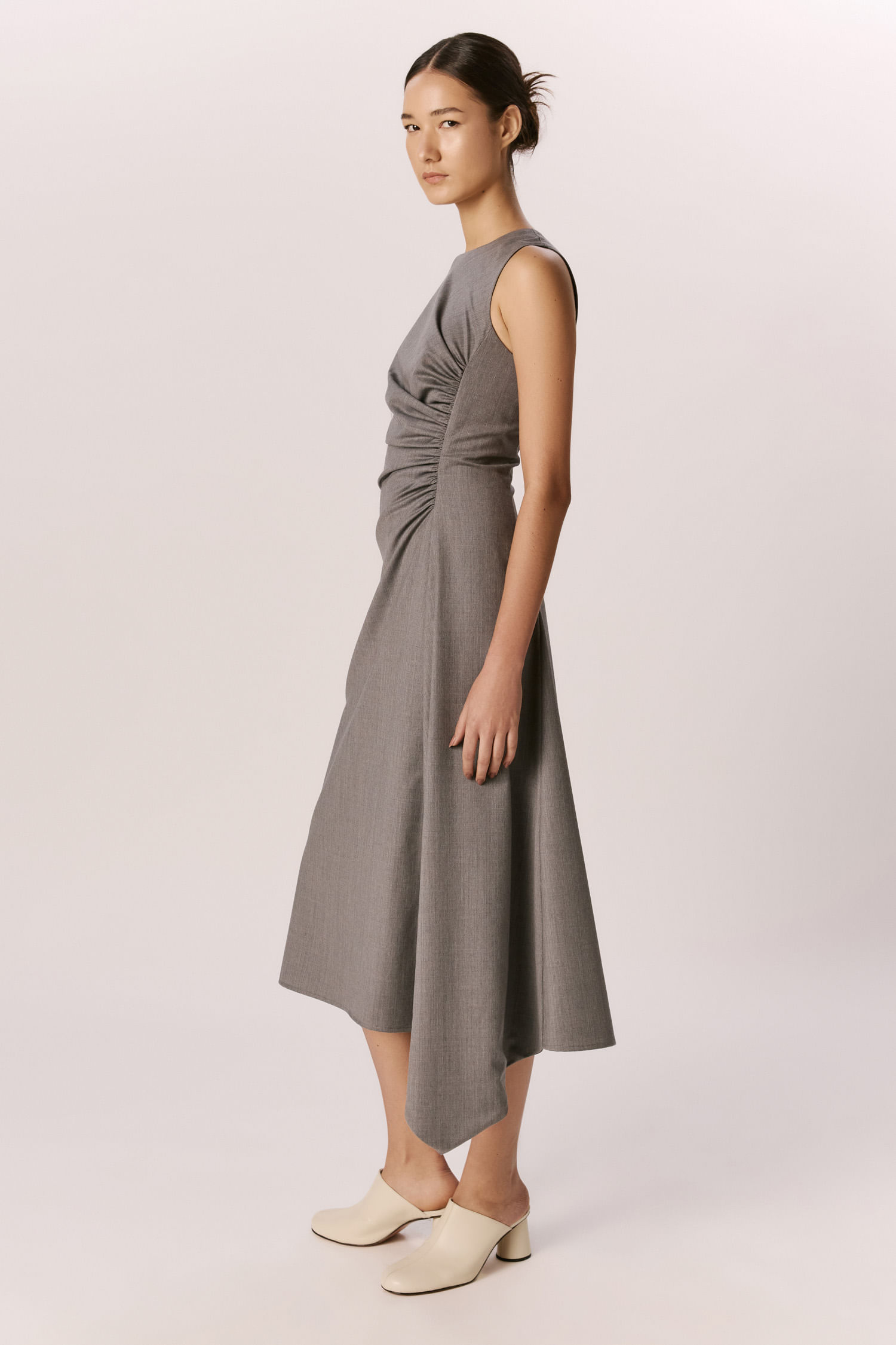 vestido_midi_assimetrico_la_cinza--2-.JPG