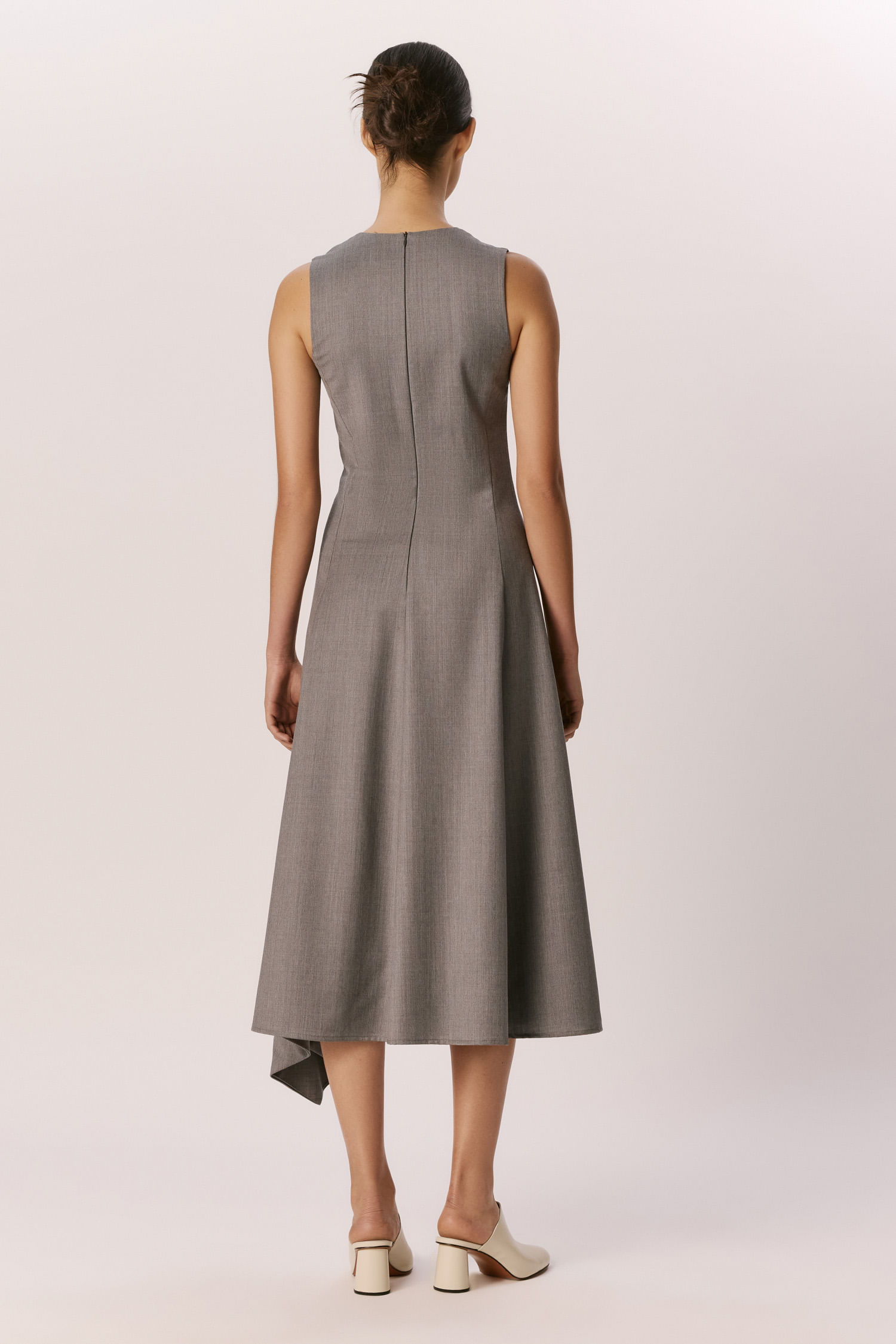 vestido_midi_assimetrico_la_cinza--4-.JPG