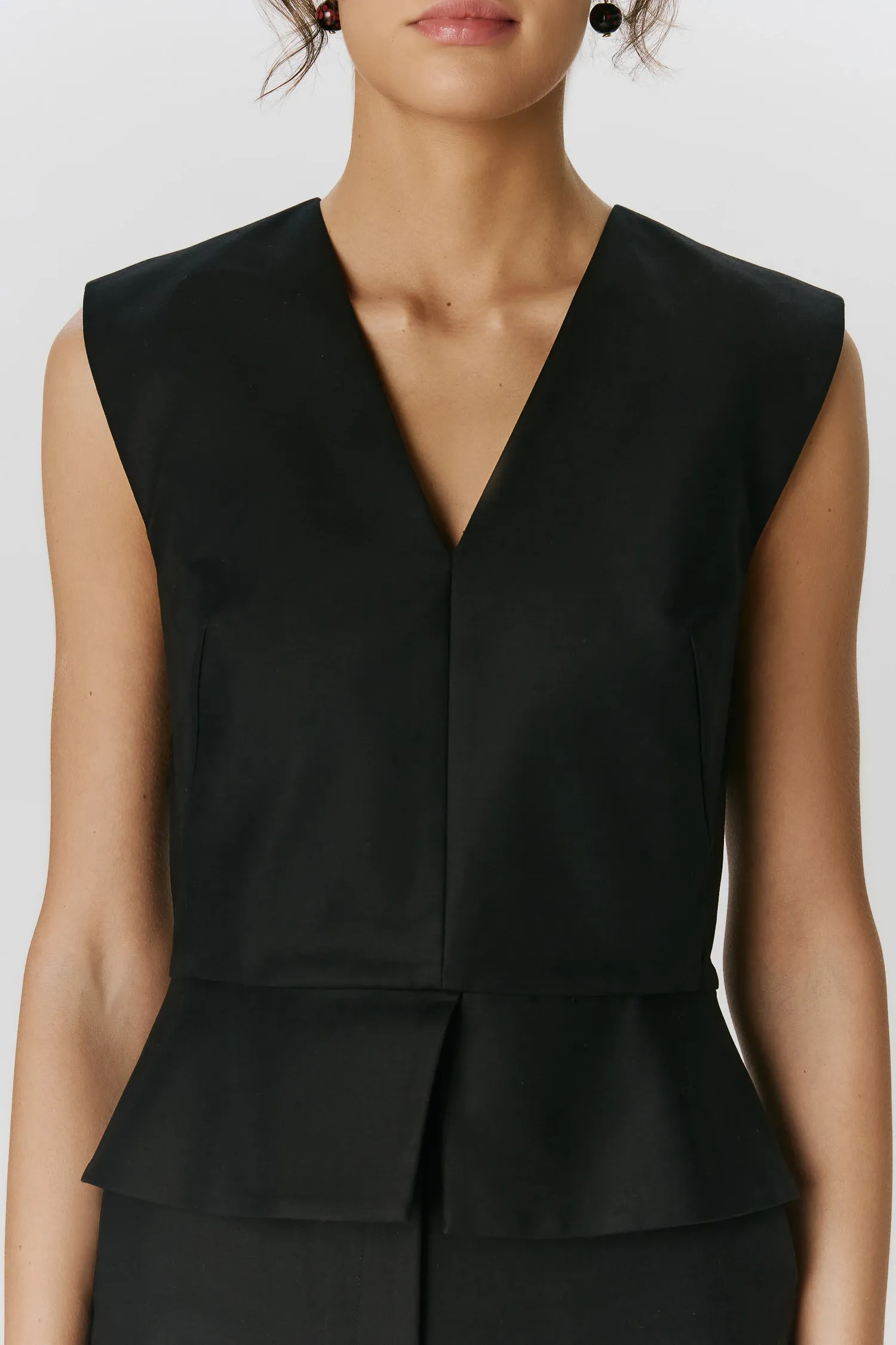 4-TP39032_TOP_DECOTE_V_PRETO_ANDREAMARQUES--2-