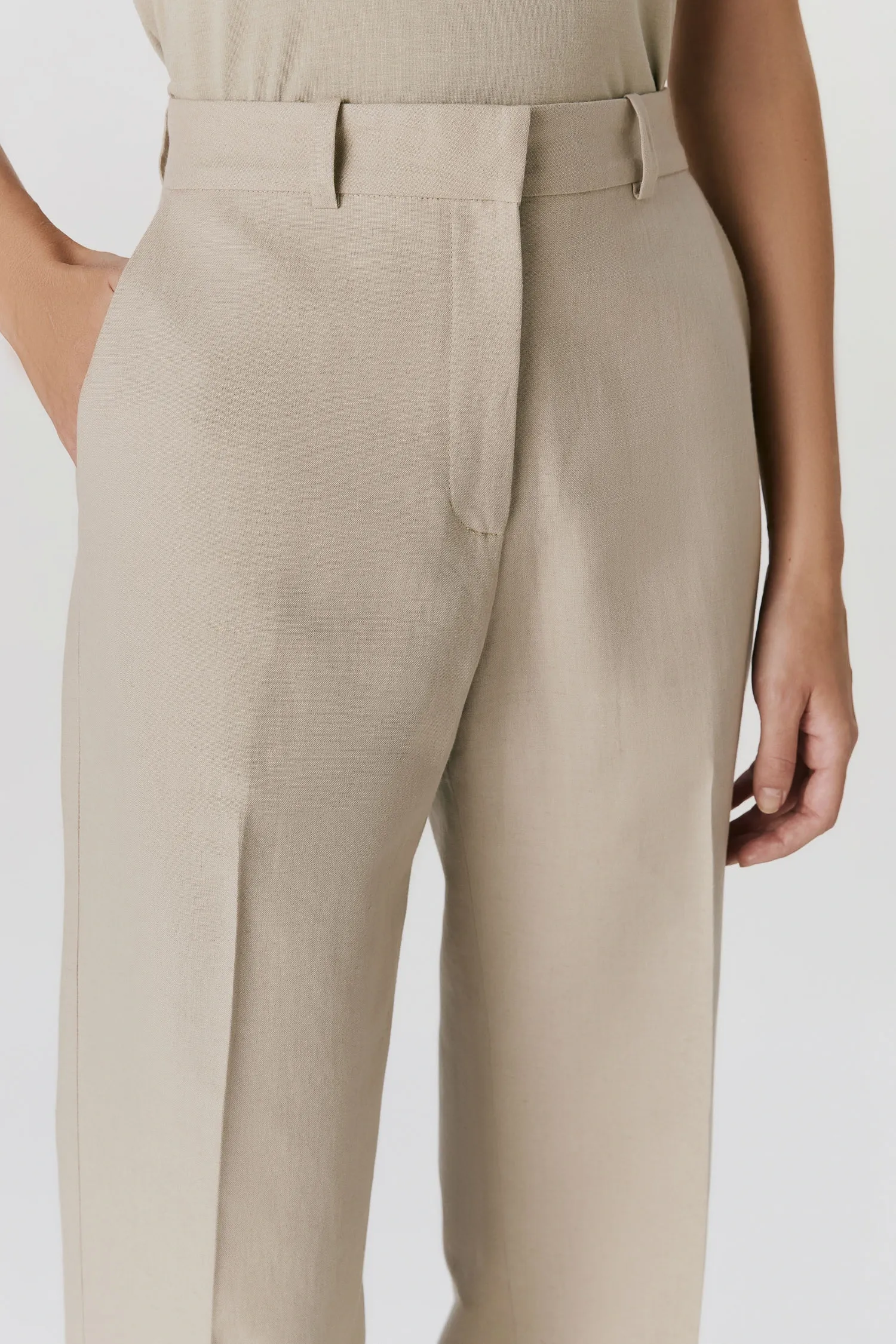 5-CA39038_CALCA_RETA_LONGA_FLARE_TAUPE_ANDREAMARQUES--10-
