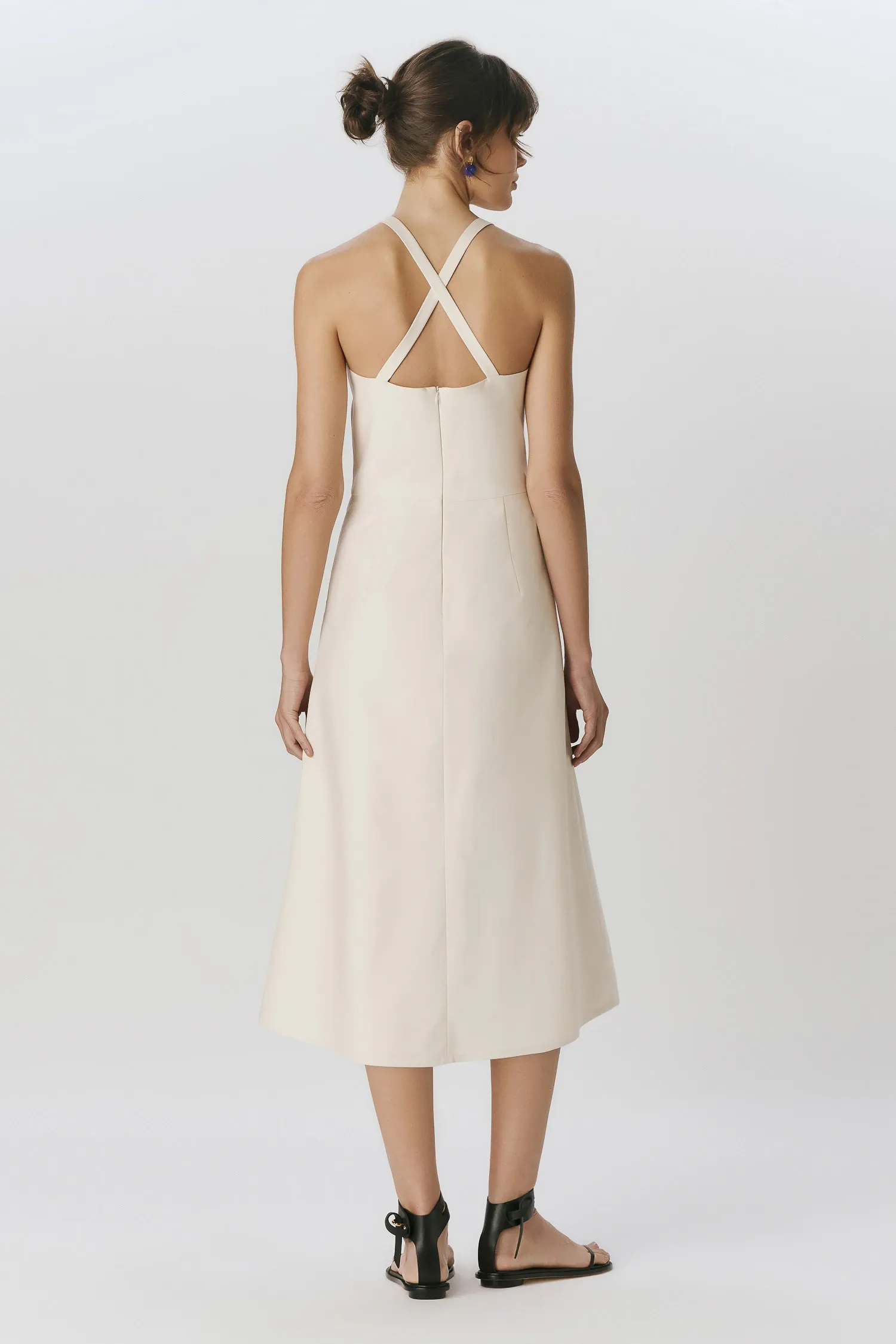 4-VC39046_VESTIDO_MIDI_DECOTE_ALTO_EVASE_ANDREAMARQUES--6-