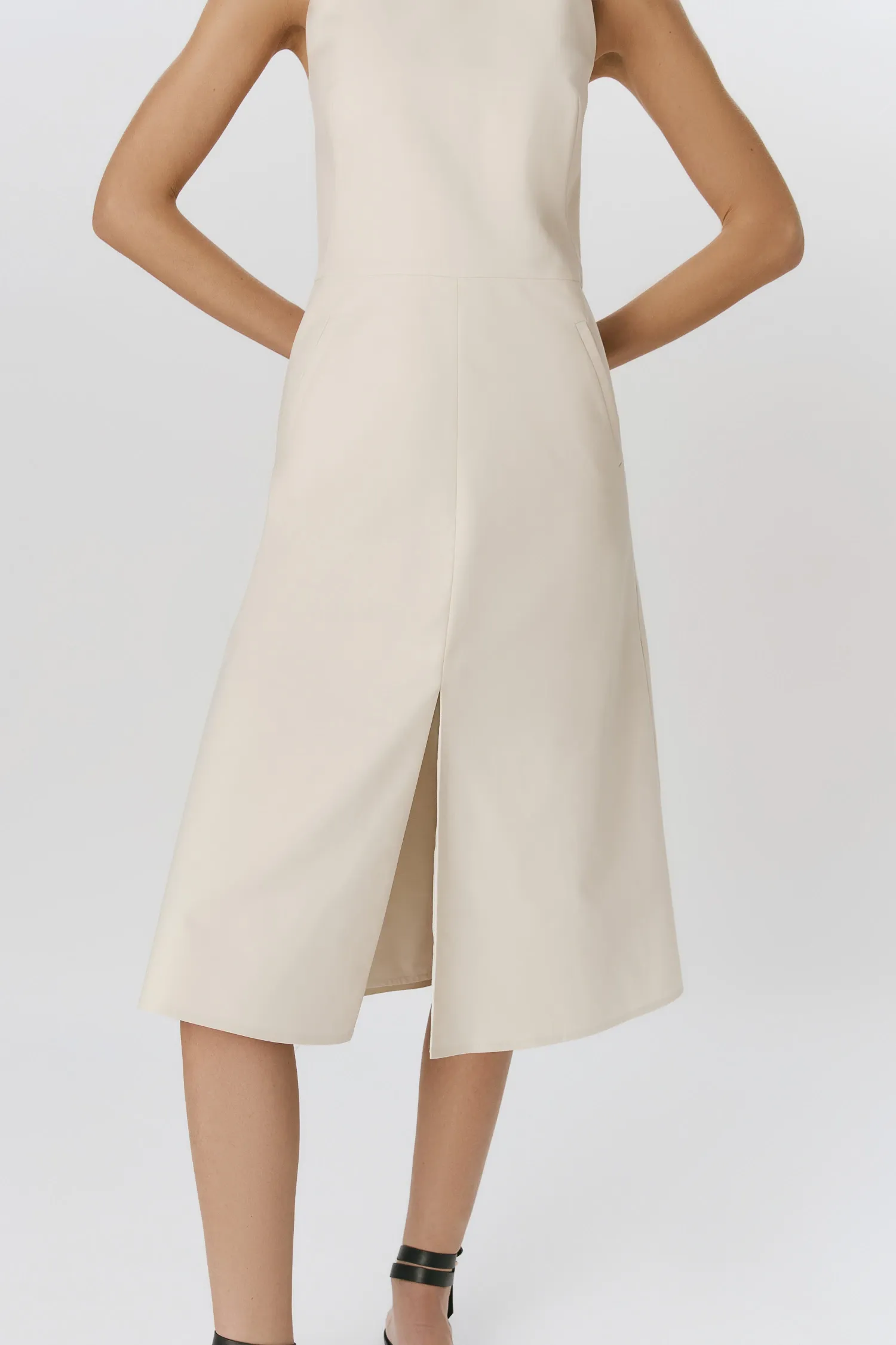 6-VC39046_VESTIDO_MIDI_DECOTE_ALTO_EVASE_ANDREAMARQUES--3-