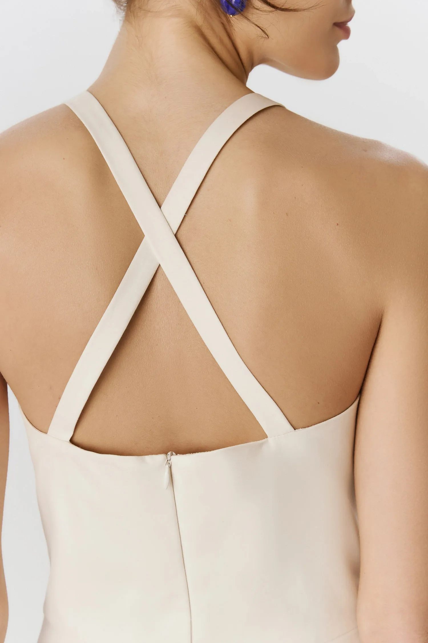 7-VC39046_VESTIDO_MIDI_DECOTE_ALTO_EVASE_ANDREAMARQUES--5-