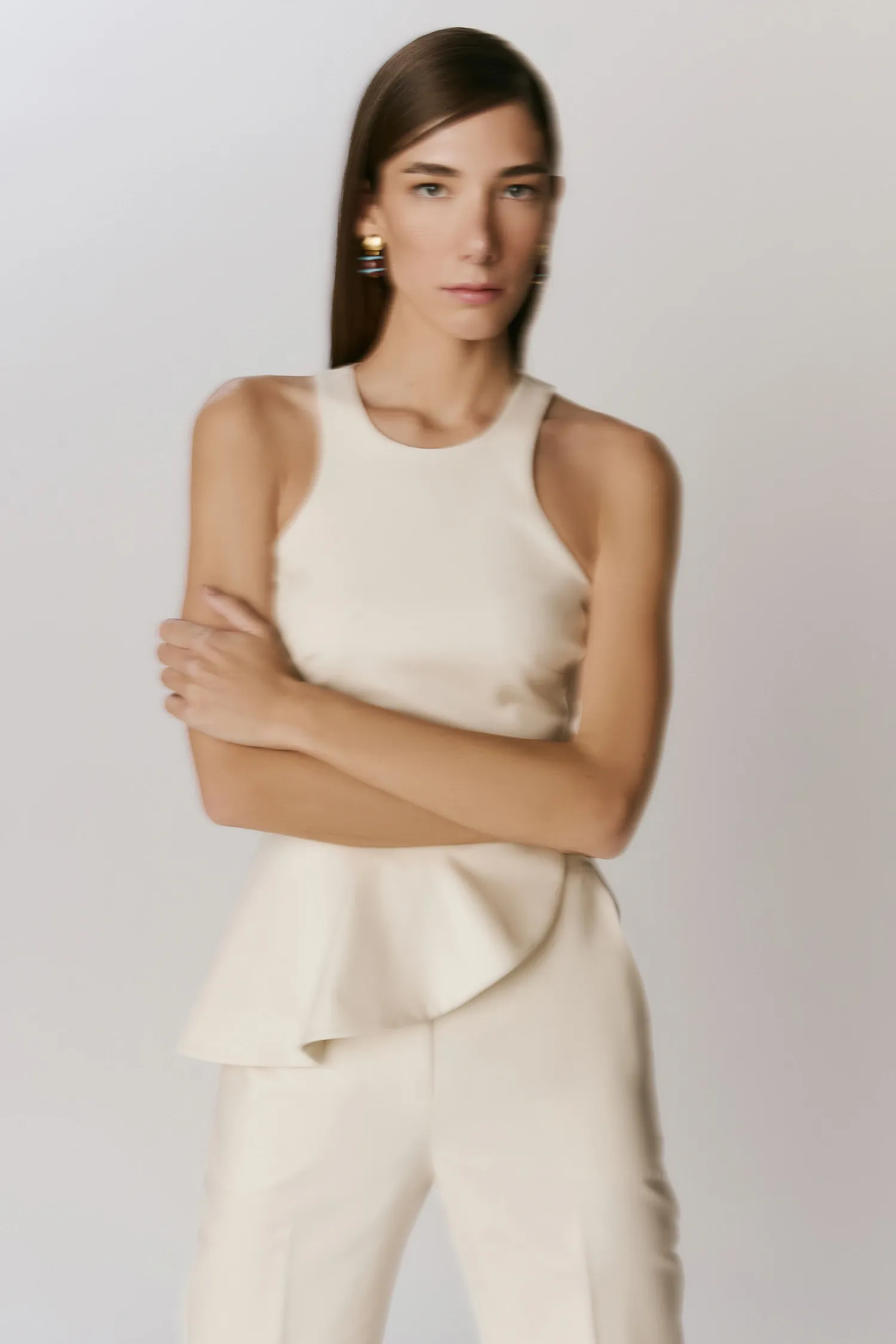 3-TP39047_TOP_BASQUE_ASSIMETRICA_OFFWHITE_ANDREAMARQUES--4-