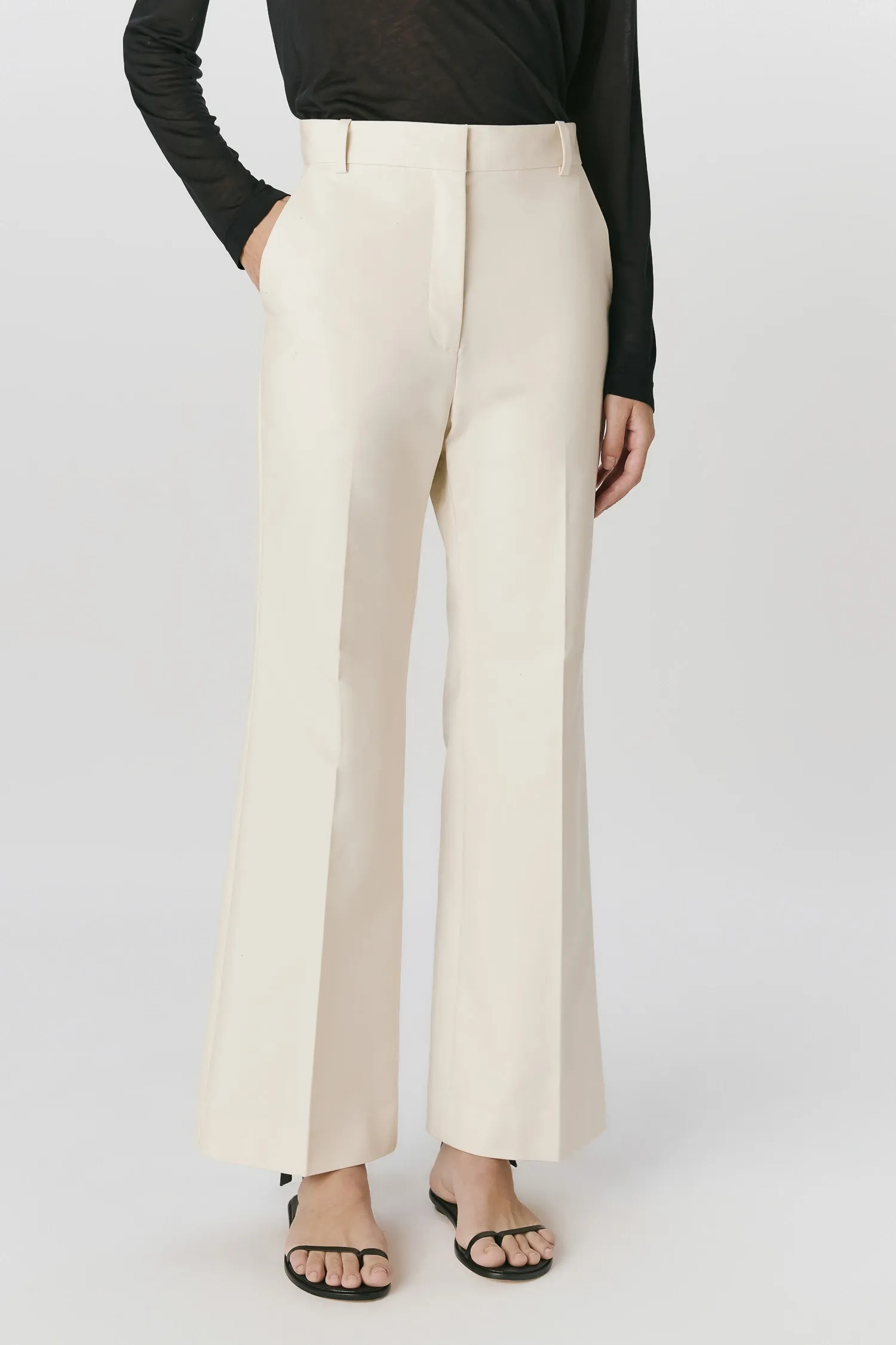 2-CA39033_CALCA_ALFAIATARIA_FLARE_OFFWHITE_ANDREAMARQUES--10-