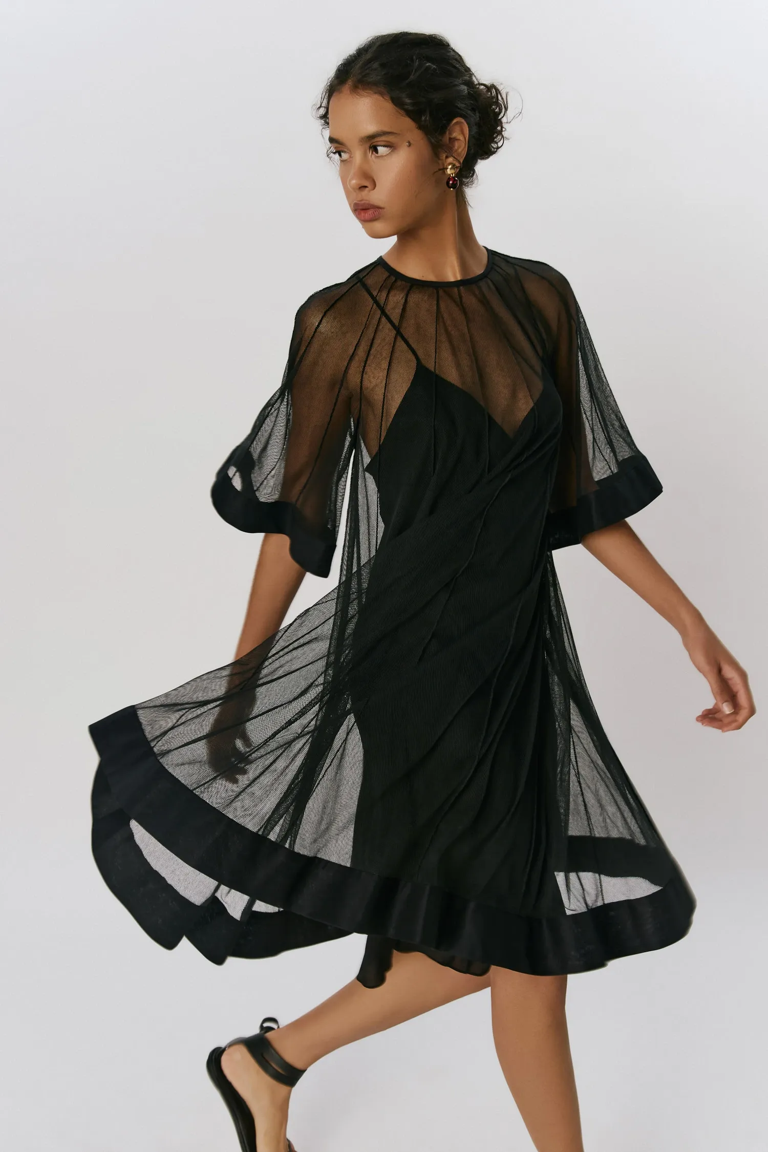 3-VC39088_0078--VESTIDO_CURTO_TULE_NESGAS_PRETO_ANDREAMARQUES--8-