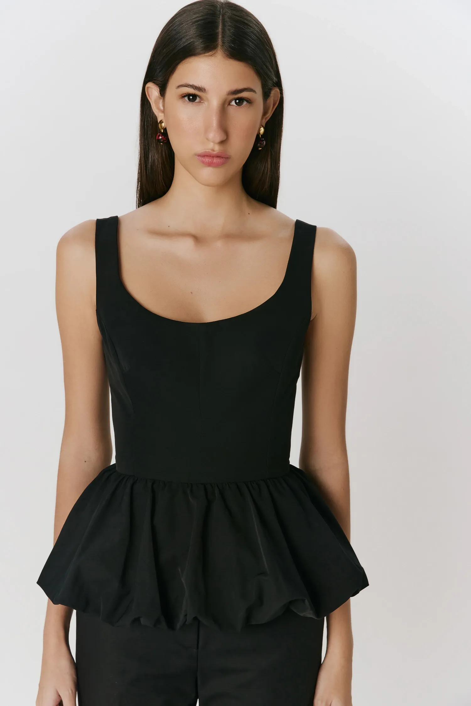 3-TP39070_TOP_DECOTE_U_BALONE_PRETO_ANDREAMARQUES