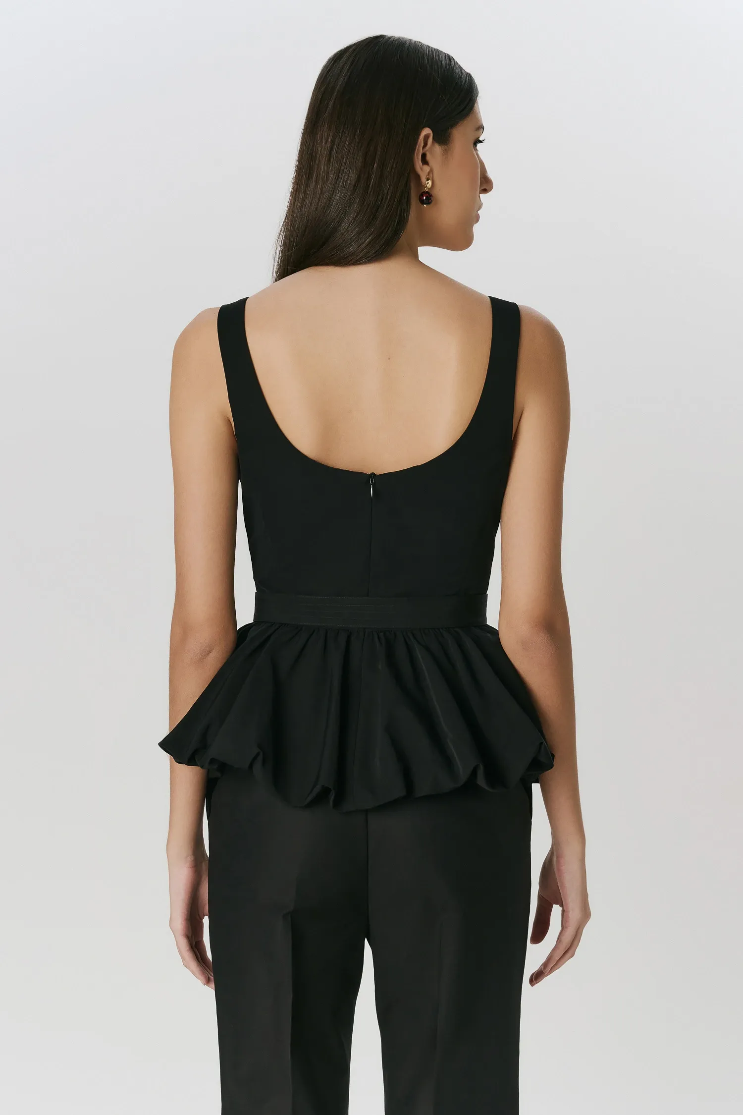 4-TP39070_TOP_DECOTE_U_BALONE_PRETO_ANDREAMARQUES--1-