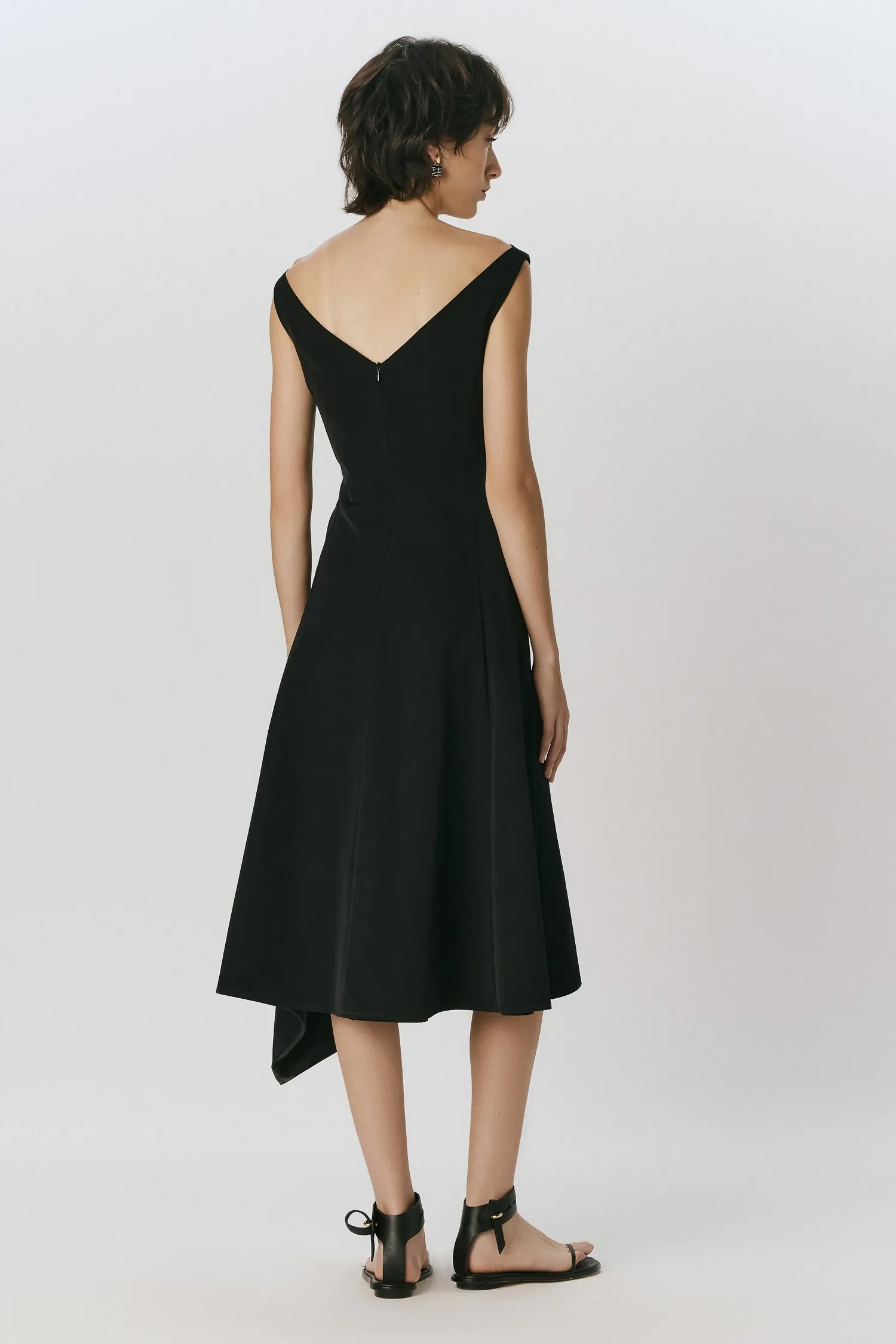 4-VC39084_VESTIDO_DECOTE_CANOA_FRANZIDO_LATERAL_PRETO_ANDREAMARQUES--8-