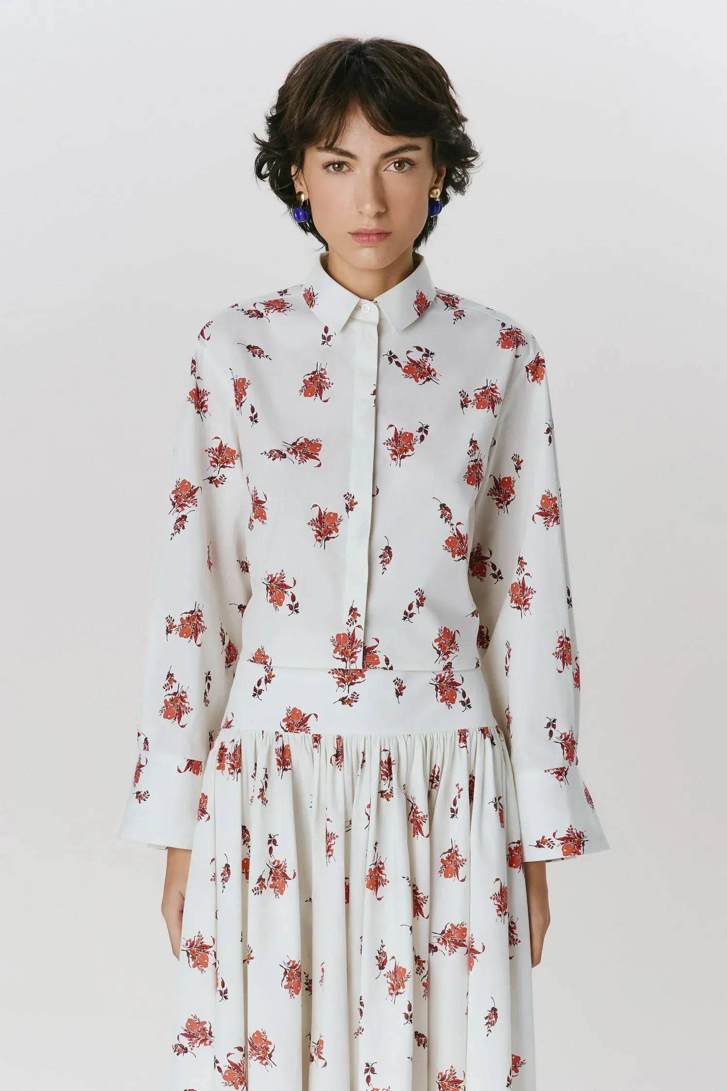 1-CM39063_CAMISA_RETA_CROPPED_TULIPA_OFFWHITE_ANDREAMARQUES--14-