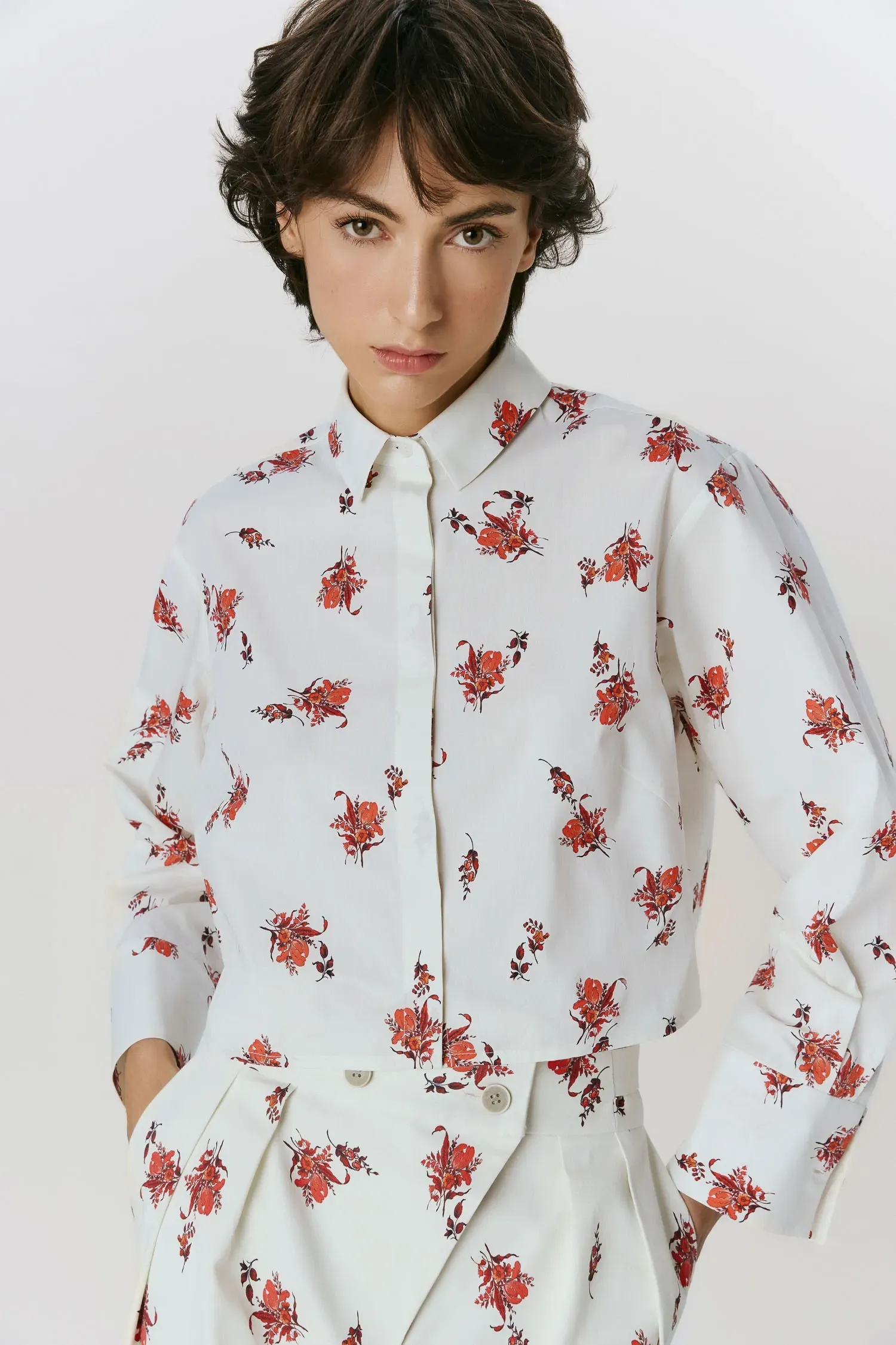 3-CM39063_CAMISA_RETA_CROPPED_TULIPA_OFFWHITE_ANDREAMARQUES--8-