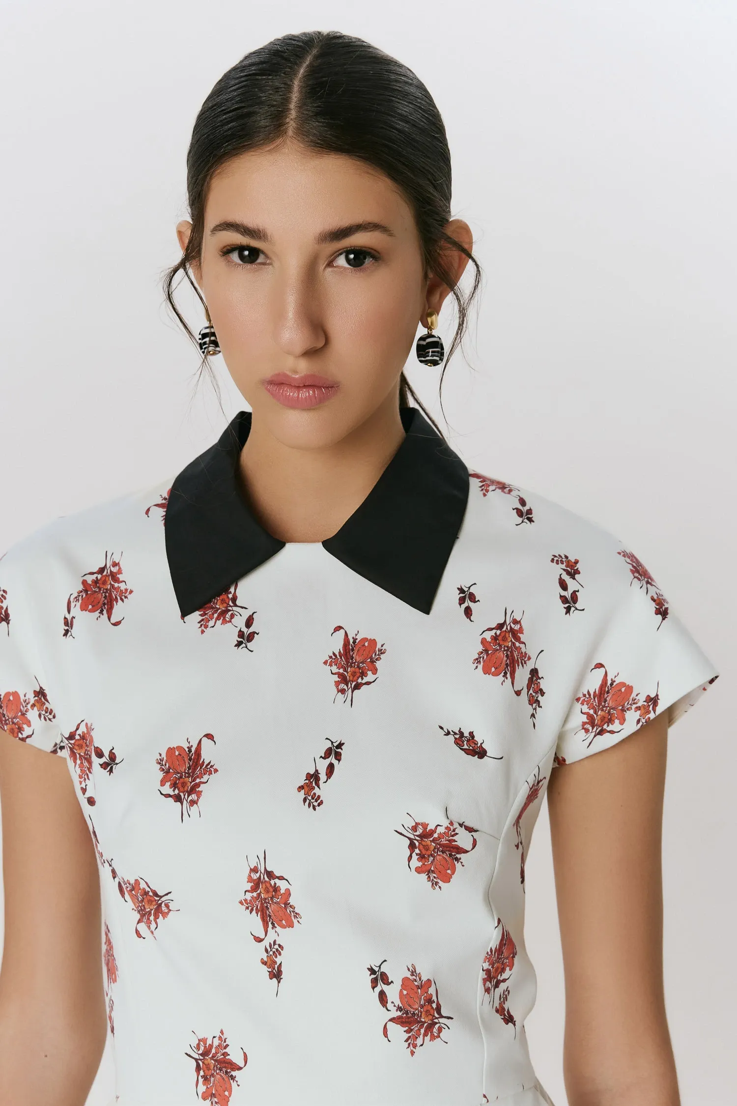 4-MC39059_MACACAO_GOLA_PREGAS_TULIPA_OFFWHITE_ANDREAMARQUES--4-