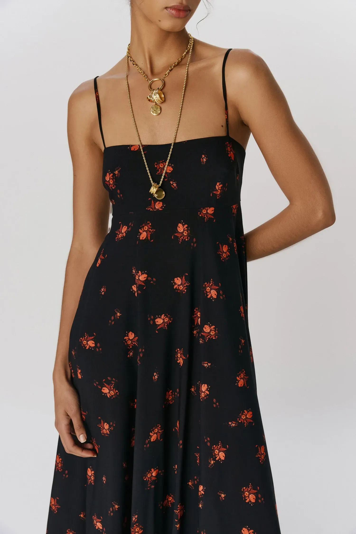 5-VC39073_VESTIDO_DECOTE_RETO_NESGAS_TULIPA_PRETA_ANDREAMARQUES--5-