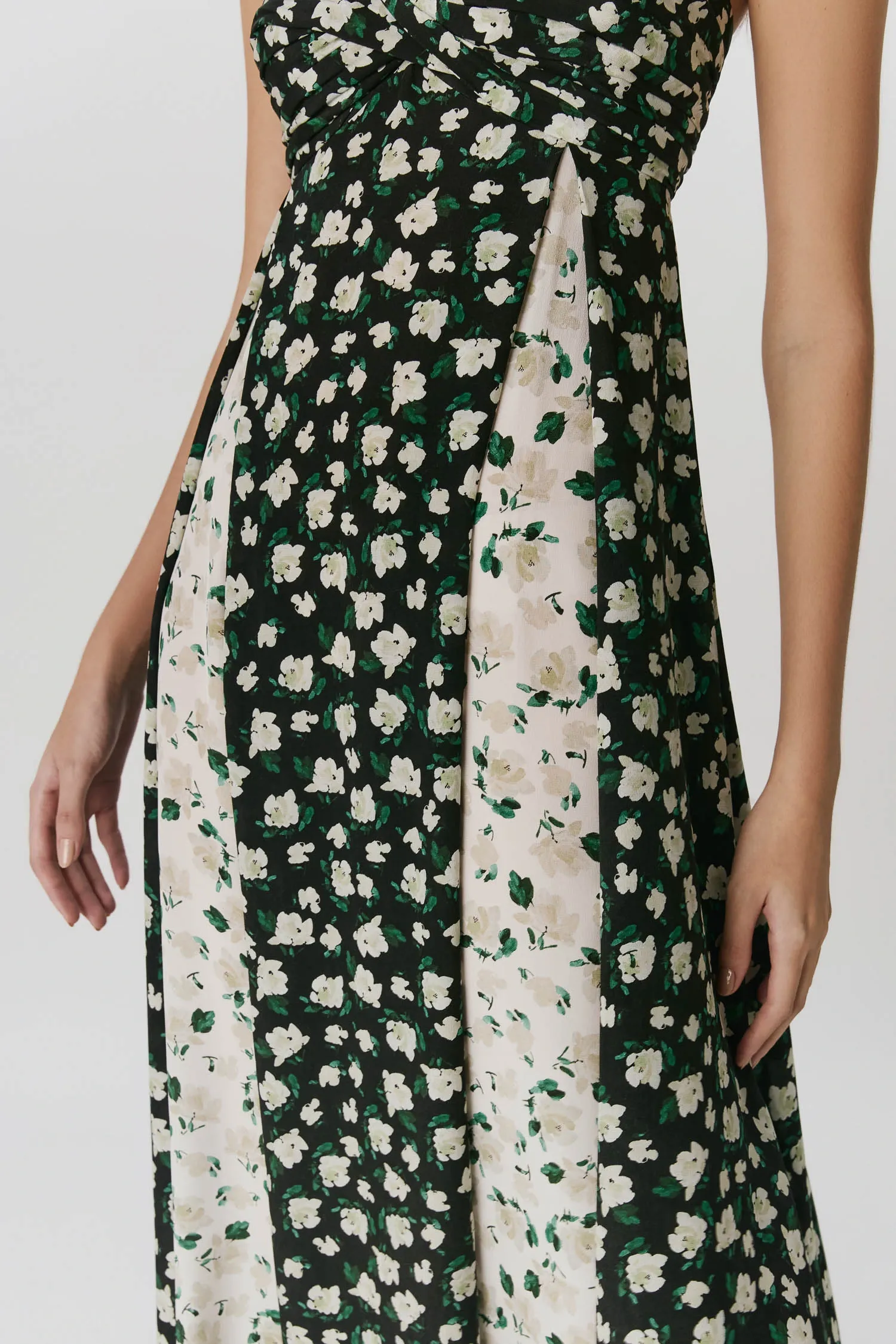 6-VC39105_VESTIDO_SEDA_DECOTE_FRANZIDO_PEONIA_ANDREAMARQUES--5-