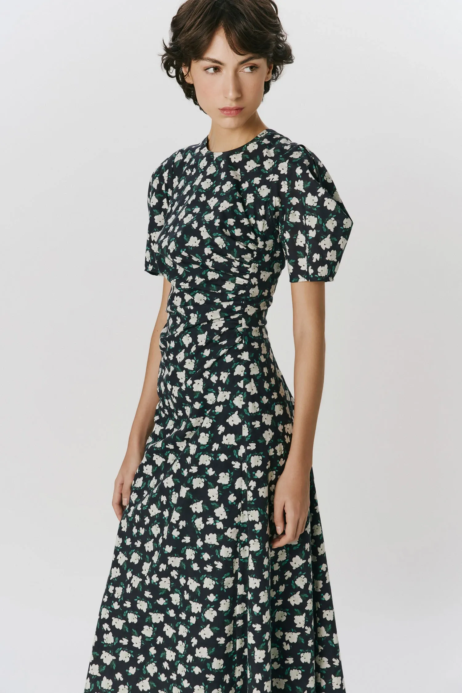 2-VC39110_VESTIDO_FRANZIDO_MANGA_PREGAS_PEONIA_PRETA_ANDREAMARQUES--3-