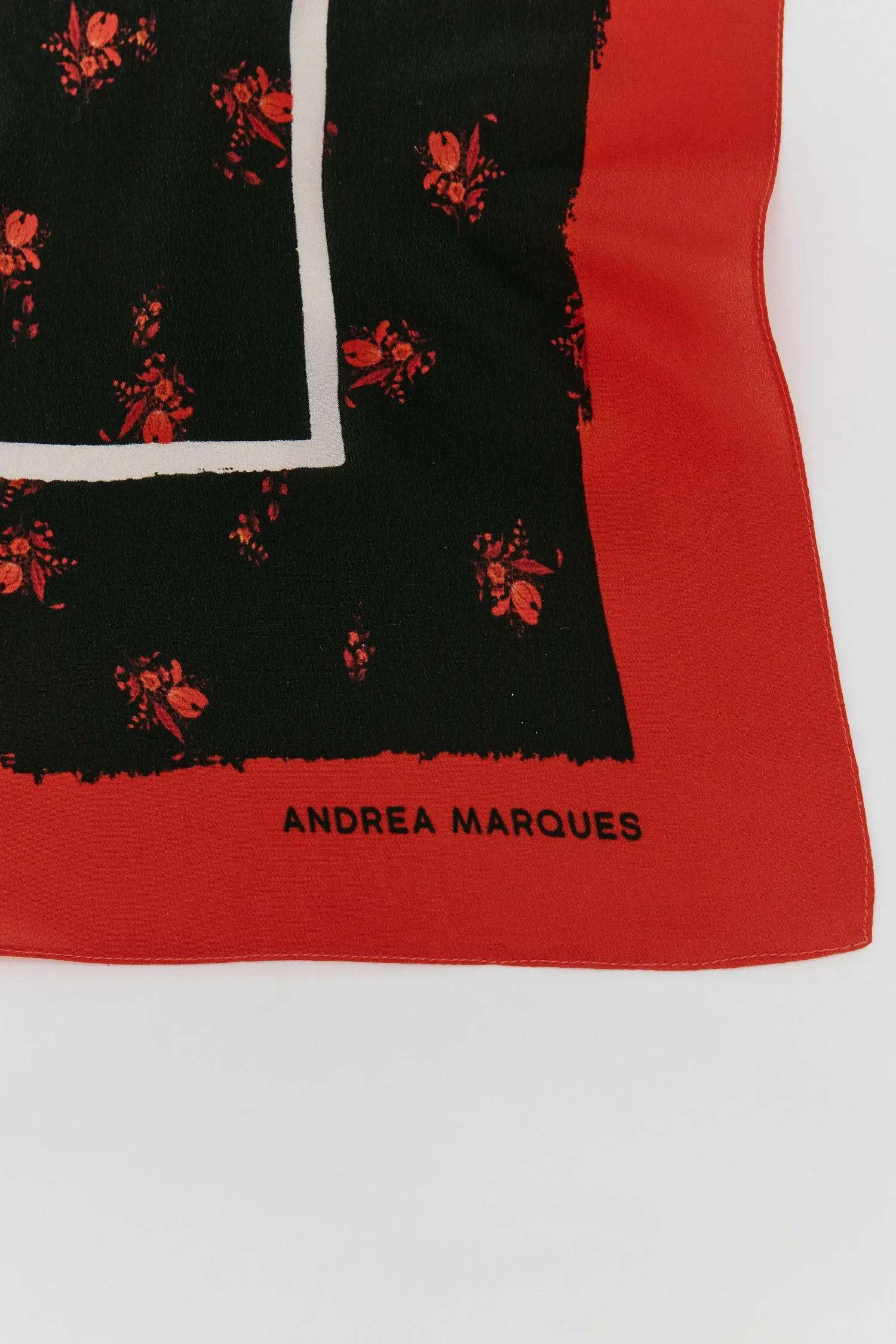LC39270_LENCO_TULIPA_PRETA_ANDREAMARQUES--2-