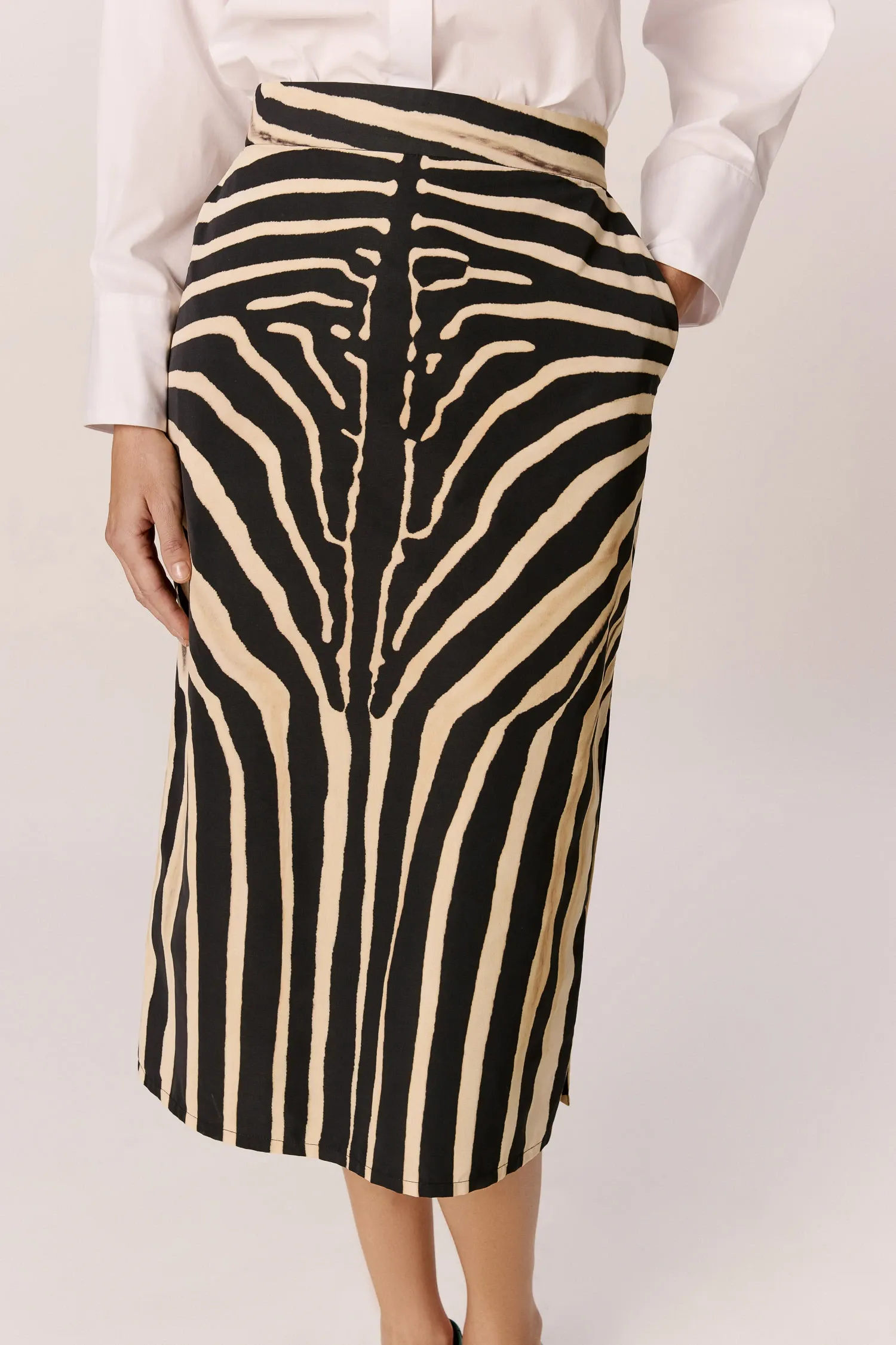 007525_-SAIA-NYLON_MIDI-RETA_ZEBRA_LOCALIZADA_ANDREAMARQUES--5-