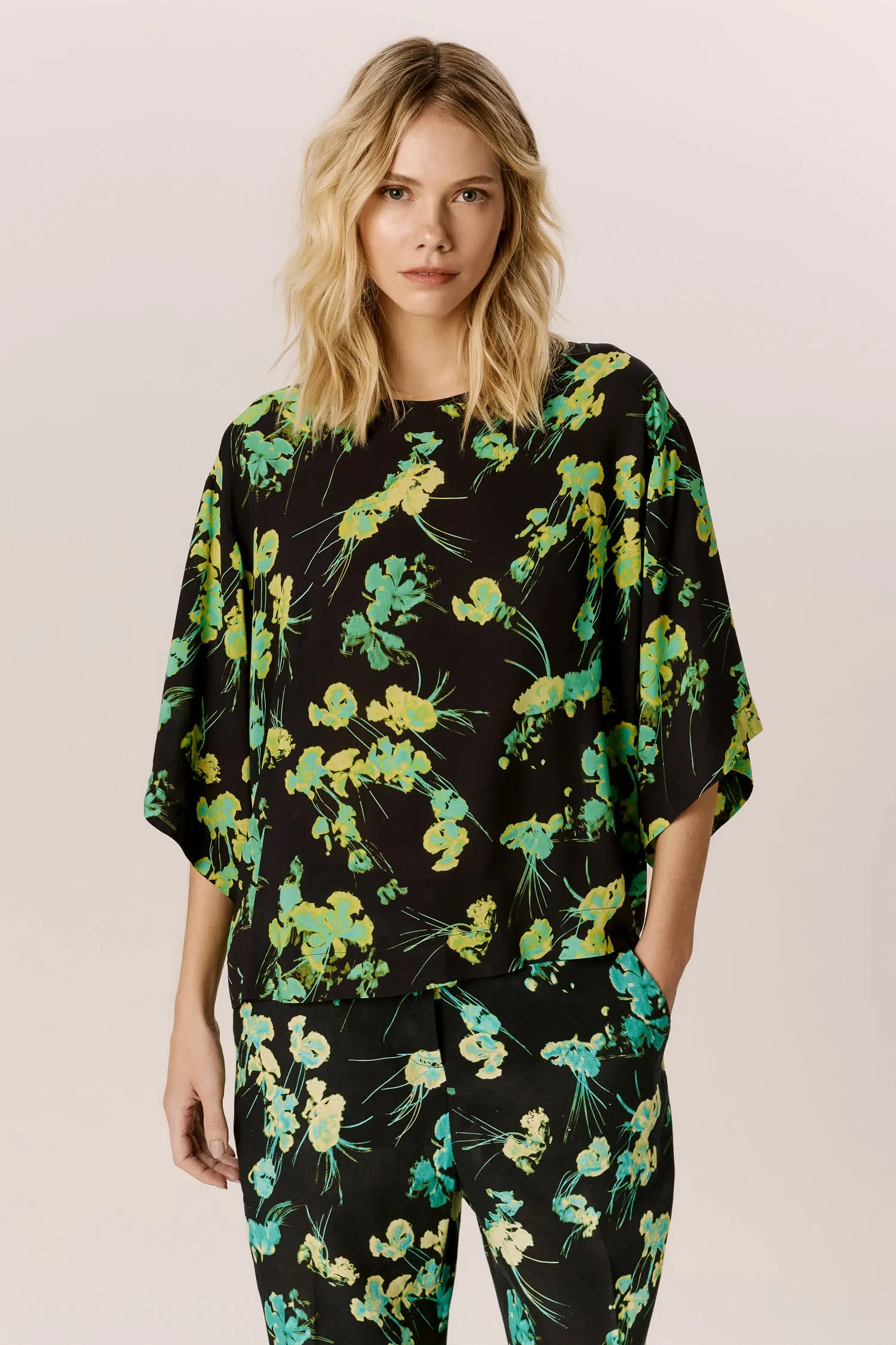 007599_-T-SHIRT-BOX_MANGA-CURTA_AMPLA_HIBISCO_ANDREAMARQUES--1-