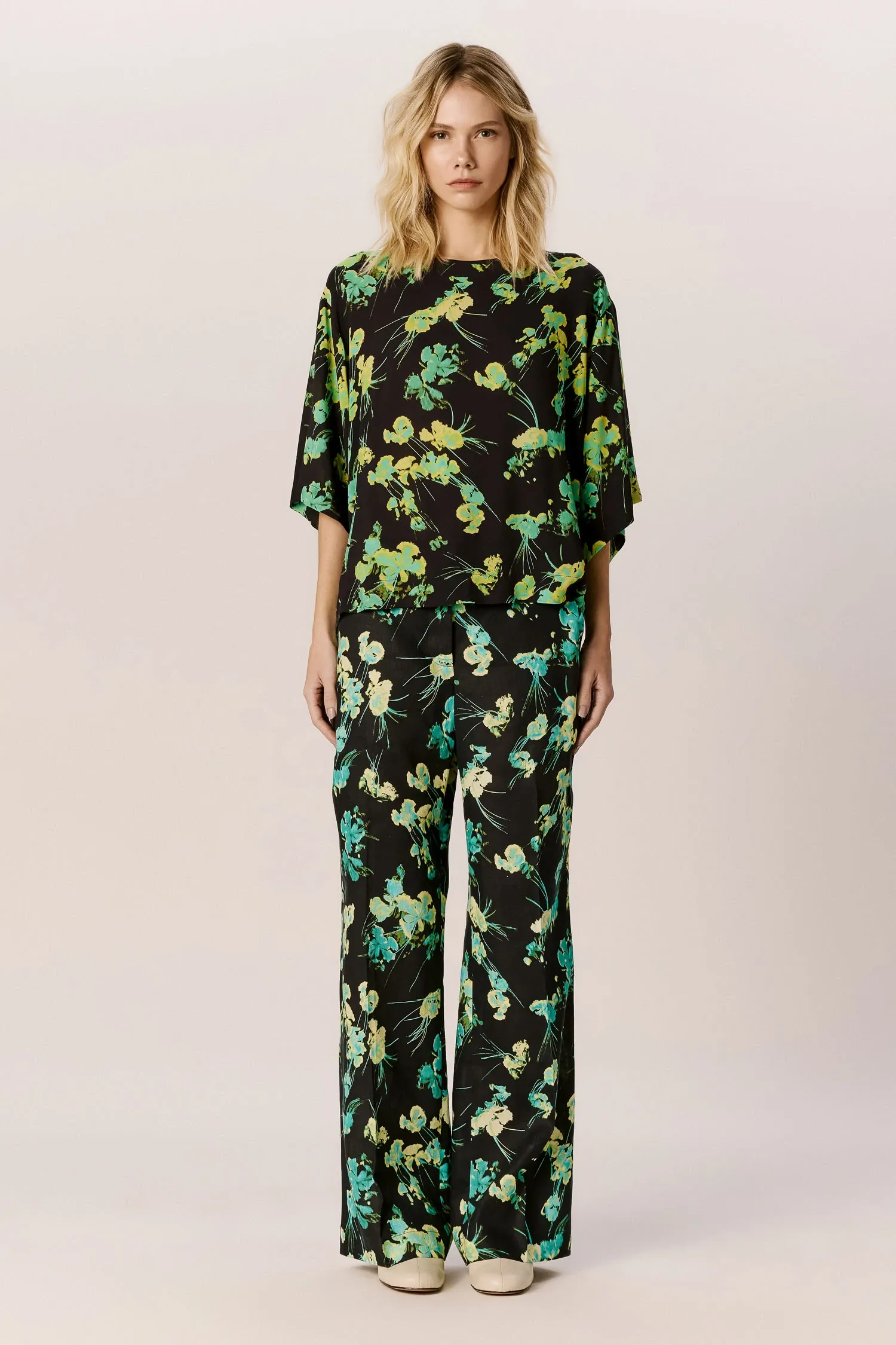 007599_-T-SHIRT-BOX_MANGA-CURTA_AMPLA_HIBISCO_ANDREAMARQUES--2-