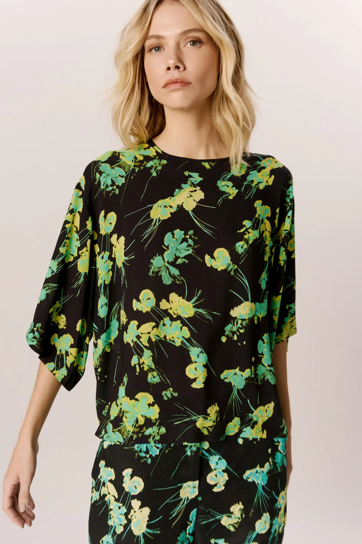 007599_-T-SHIRT-BOX_MANGA-CURTA_AMPLA_HIBISCO_ANDREAMARQUES--4-