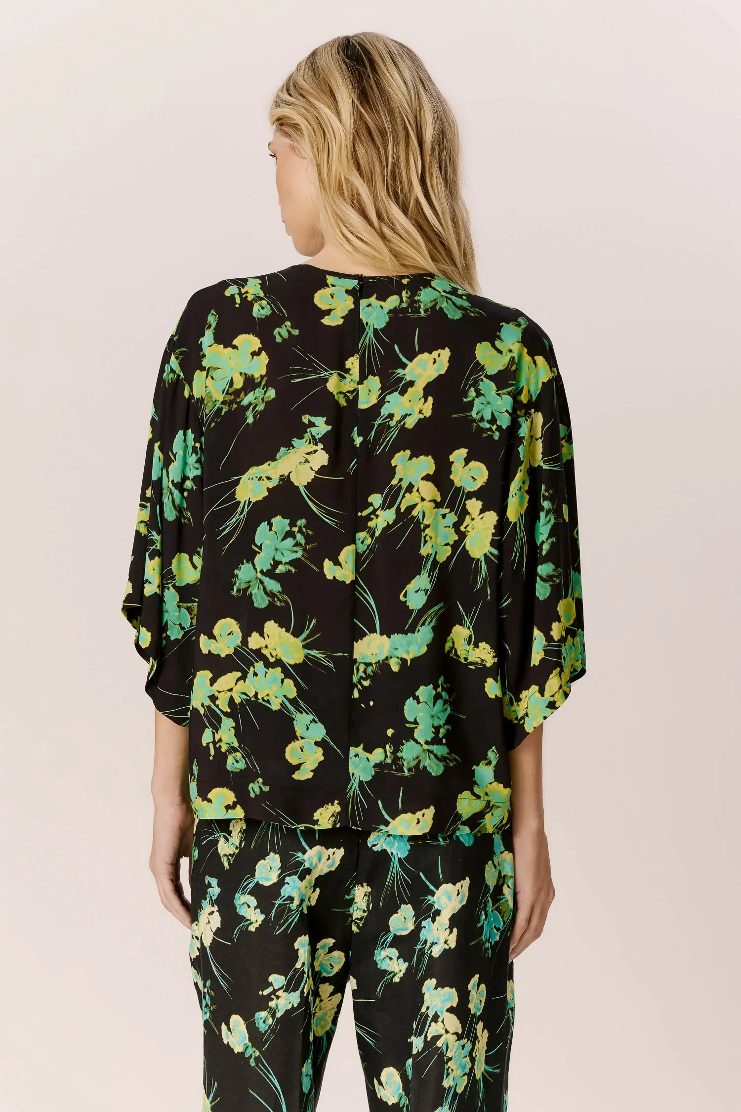 007599_-T-SHIRT-BOX_MANGA-CURTA_AMPLA_HIBISCO_ANDREAMARQUES--5-