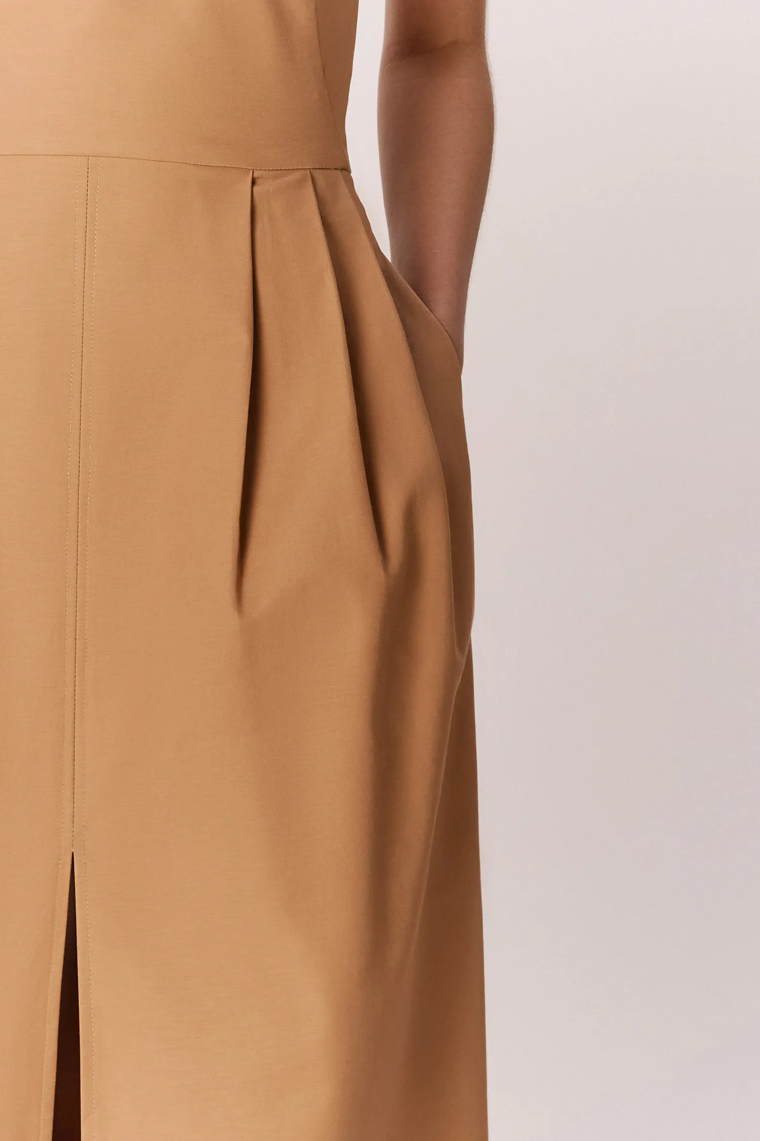 007526_VESTIDO-DECOTE_TRIANGULO_PREGAS_CAMEL_ANDREAMAQUES--5-