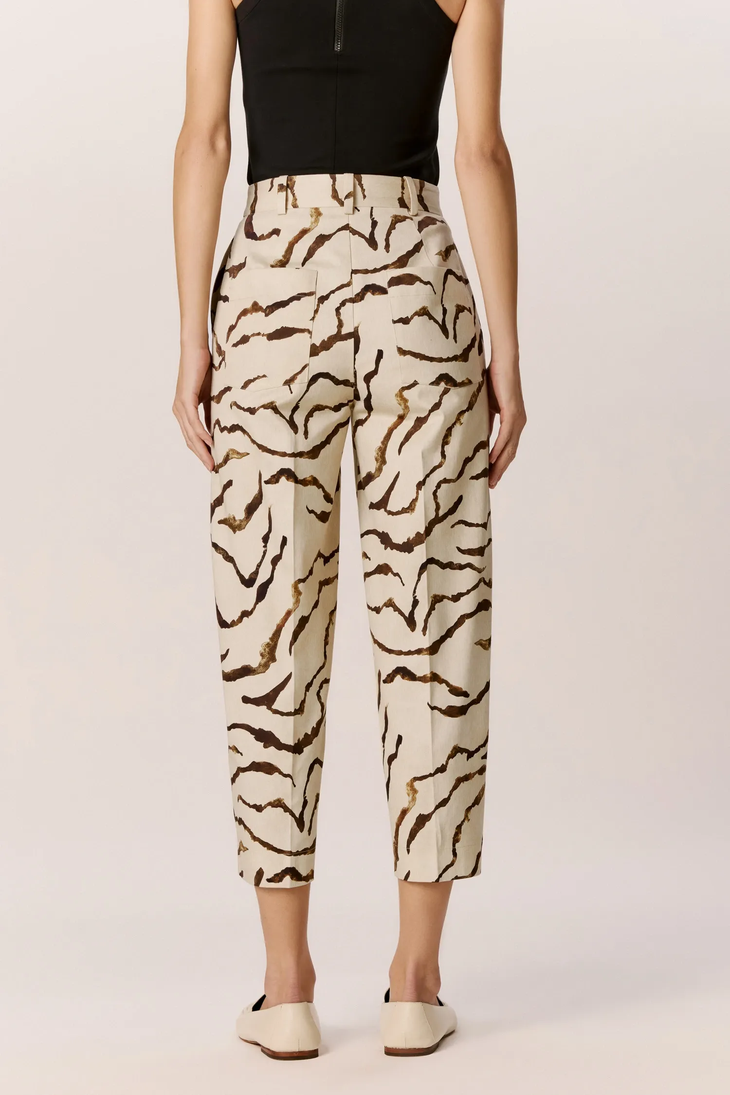007565_CALCA_BAGGY_BOLSO_FACA_ZEBRACLARA_ANDREAMARQUES--4-