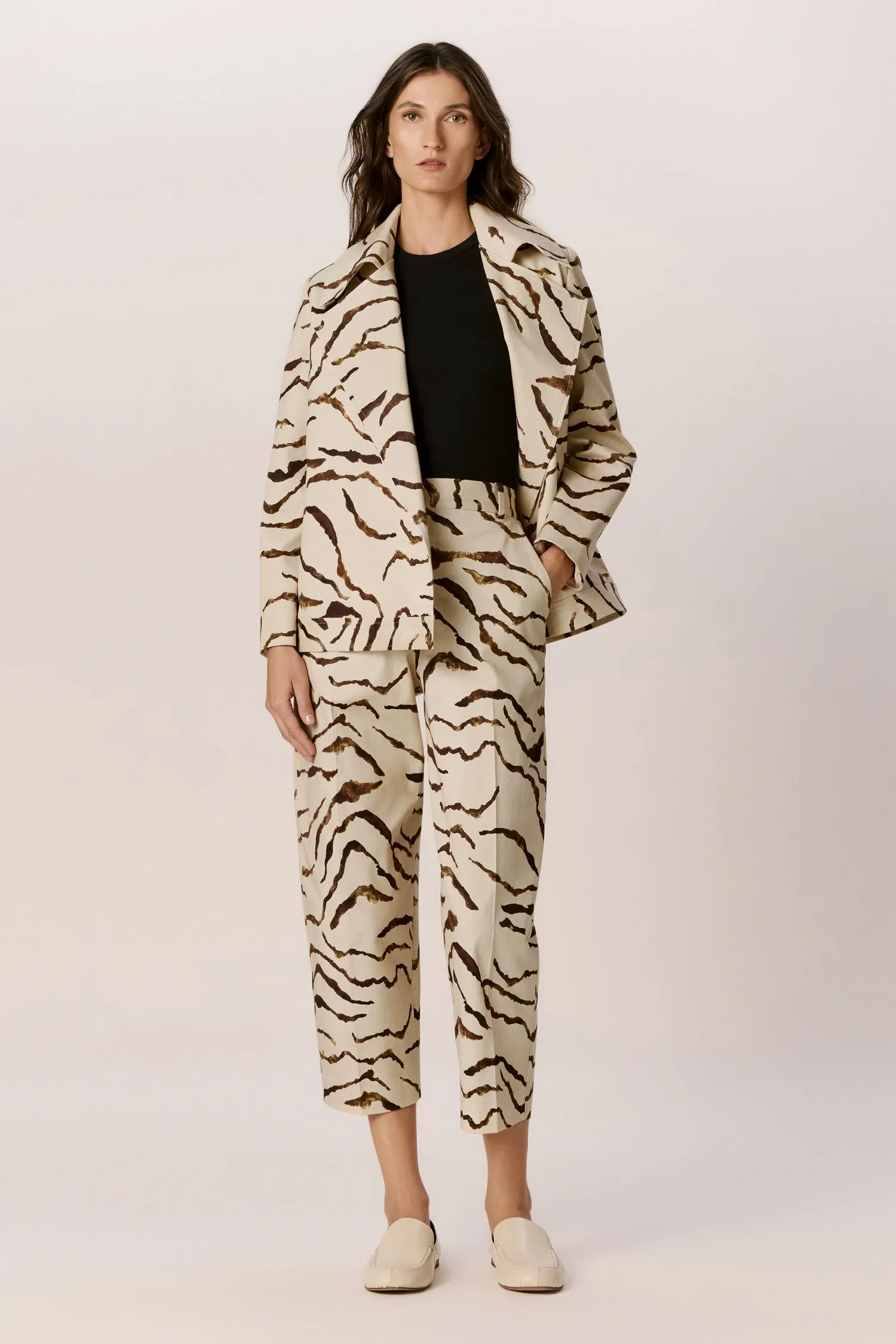 007565_CALCA_BAGGY_BOLSO_FACA_ZEBRACLARA_ANDREAMARQUES--3-