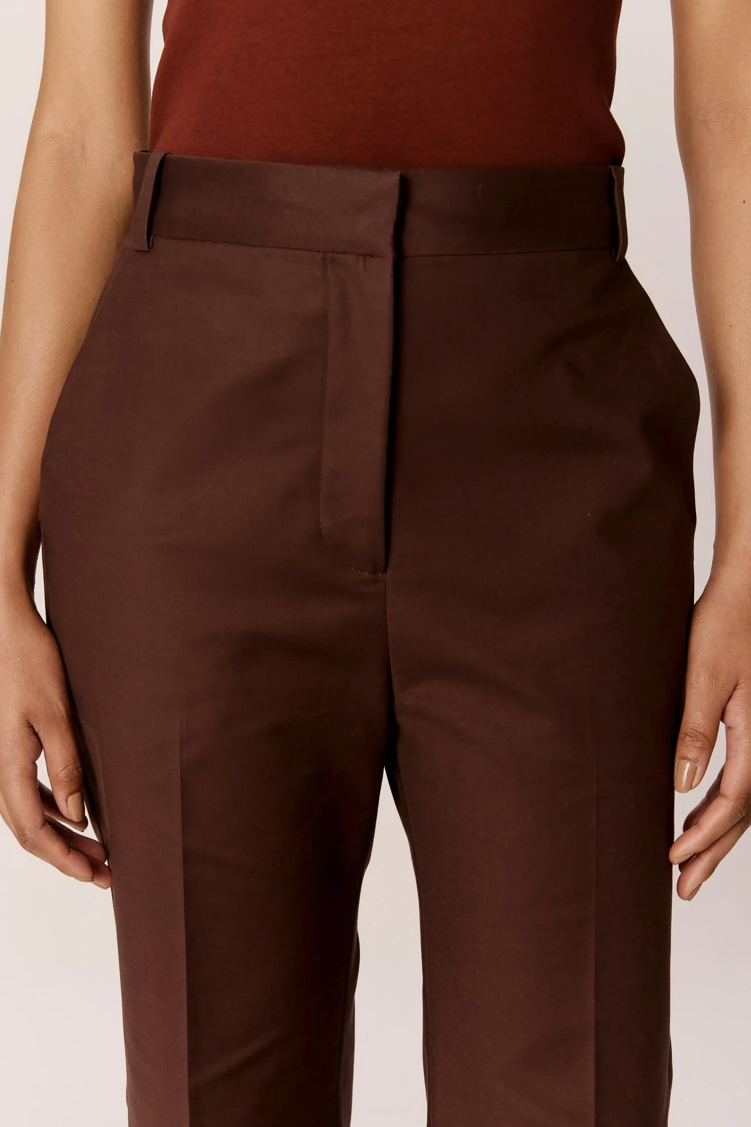 007528_CALCA-SEMI_FLARE-BOLSO_FACA_CAFE_ANDREAMARQUES--1-