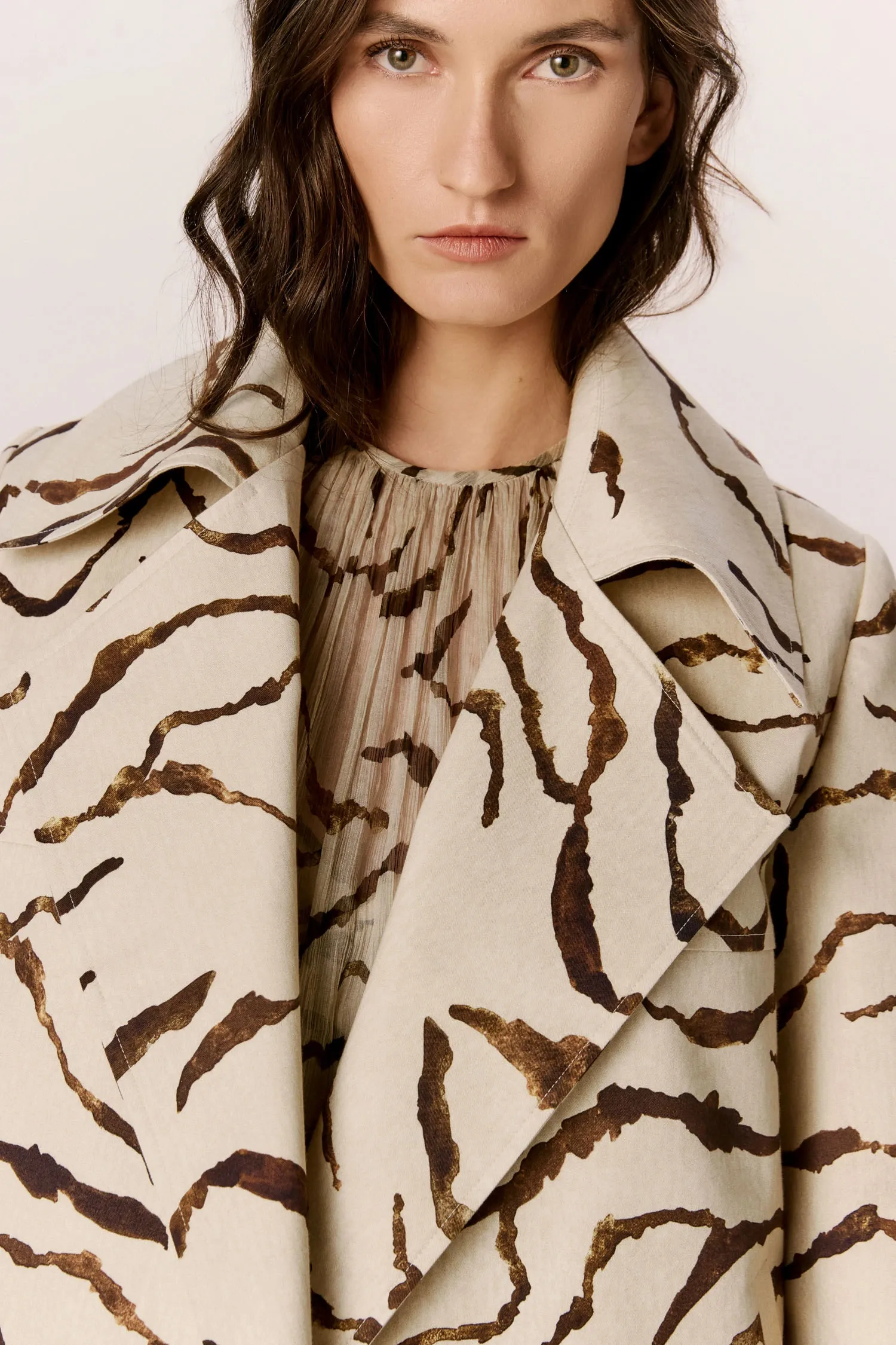 007561_JAQUETA-OVERSIZED_GOLA-AMPLA_ZEBRA_CLARA_ANDREAMARQUES--2-