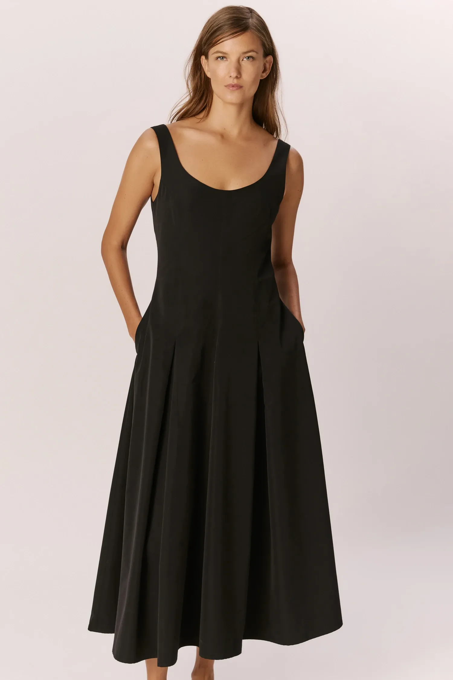 007591_VESTIDO-NYLON_DECOTE_U_PREGAS_PRETO_ANDREAMARQUES--4-