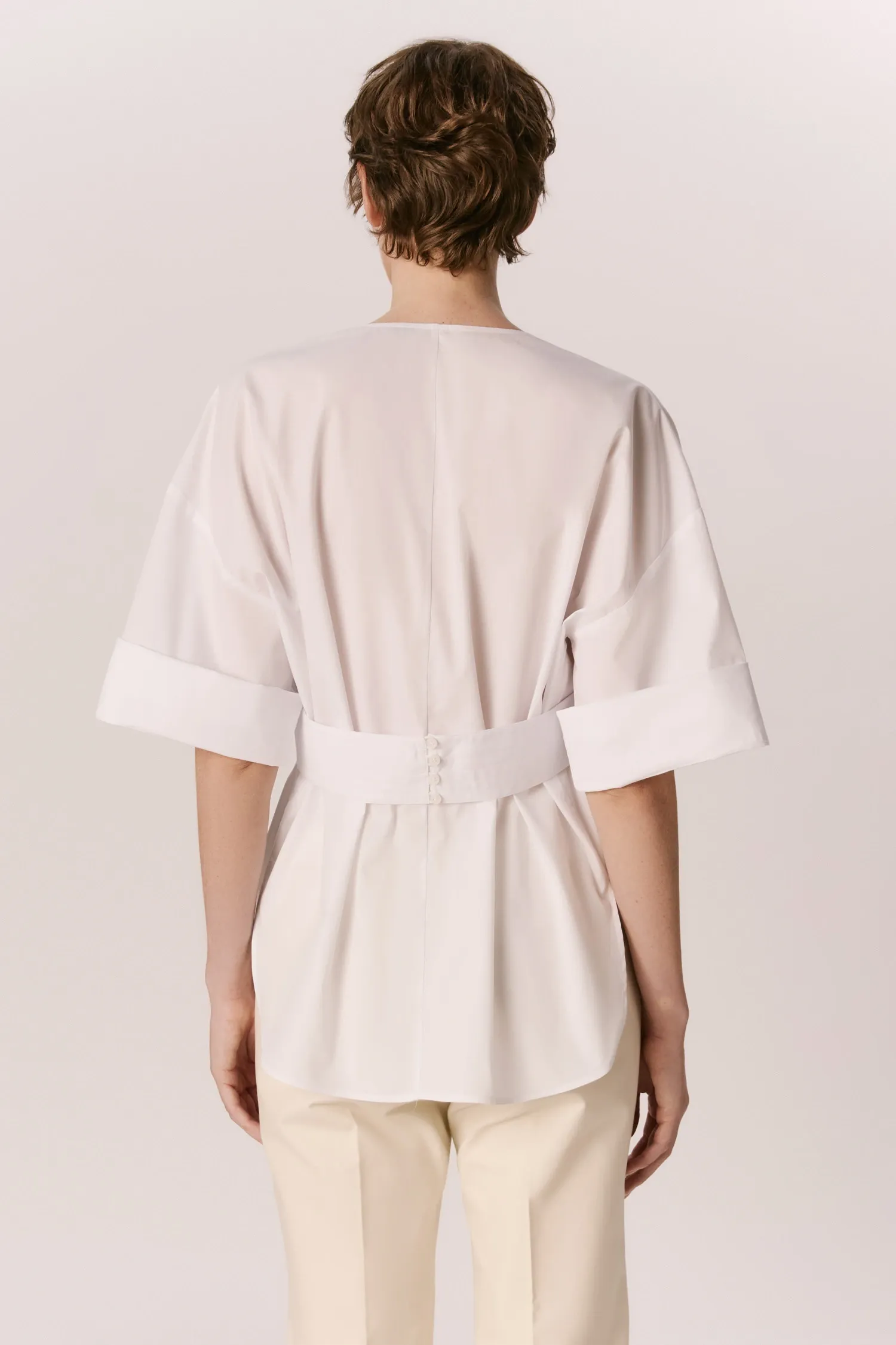 007509_-BLUSA-DECOTE_V_PALA_PESPONTADA_BRANCO_ANDREAMARQUES--4-