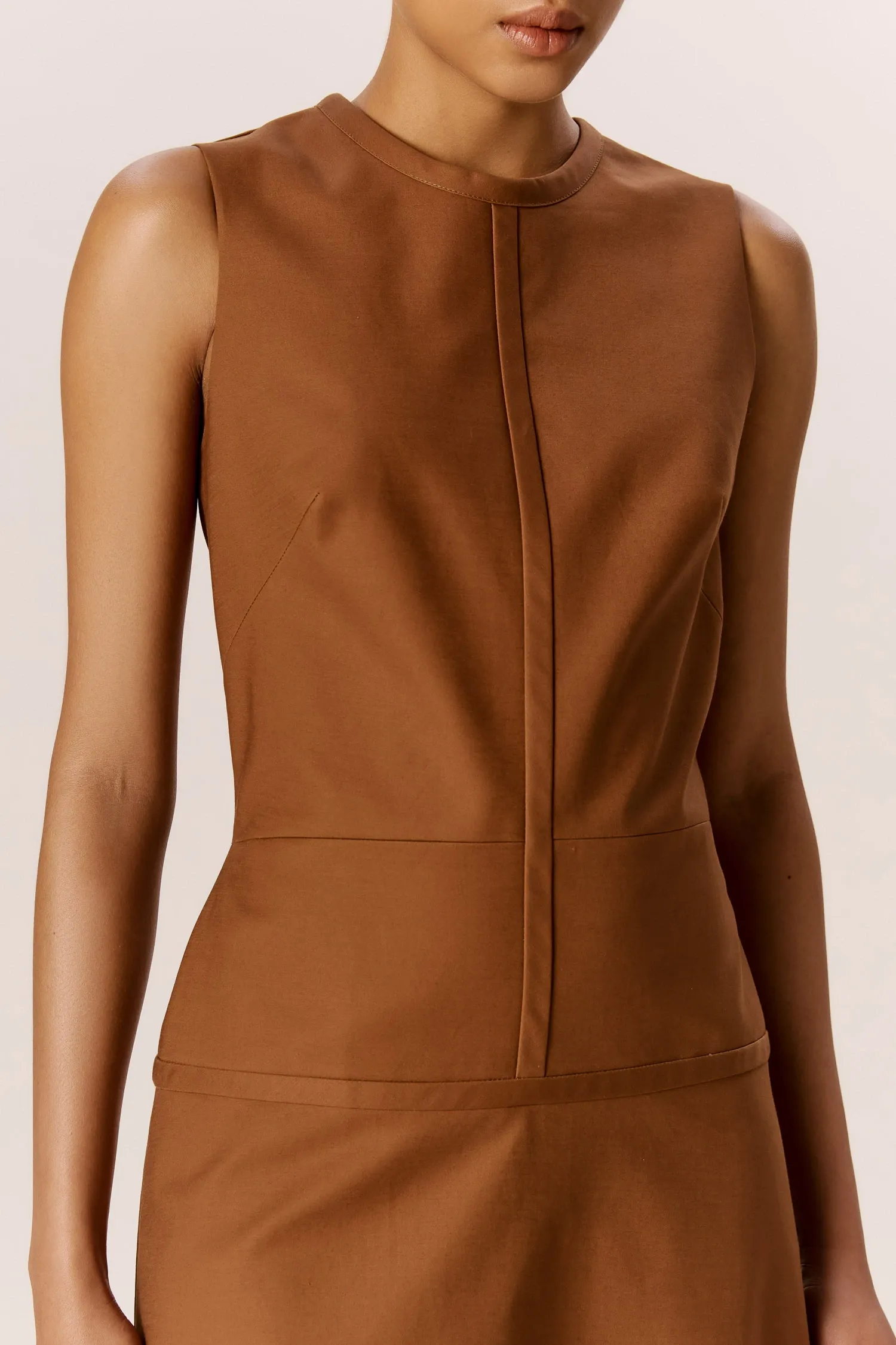 007538_VESTIDO-MIDI_GOLA_ALTA-_CURTA_CONHAQUE_ANDREAMARQUES--4-