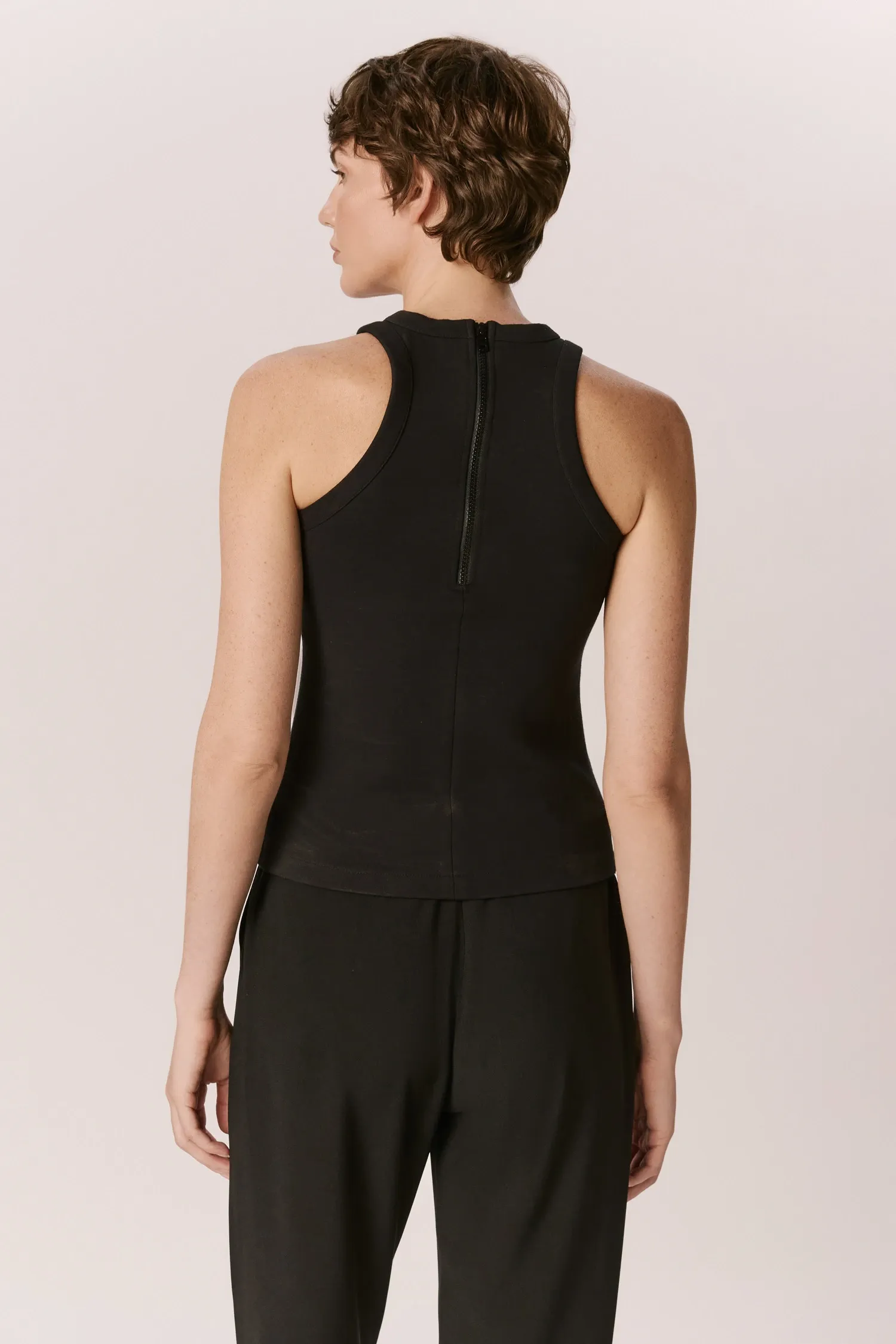 007631_TOP-MALHA_DECOTE-NADADOR_PRETO_ANDREAMARQUES--3-