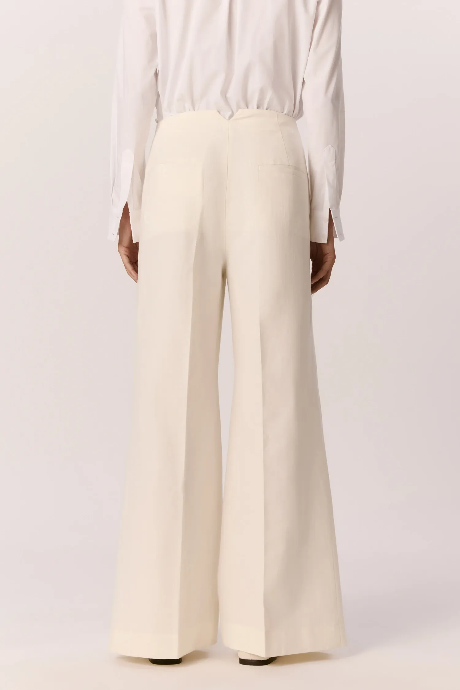 007570_-CALCA-AMPLA_PREGA_PROFUNDA_OFFWHITE_ANDREAMARQUES--3-