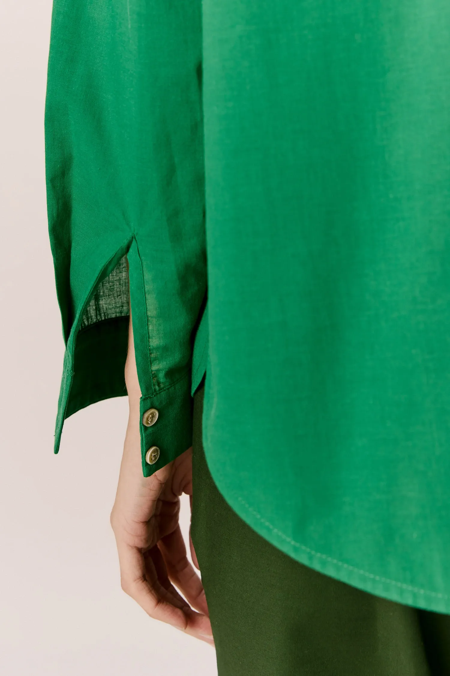 007594_CM38174-CAMISA_BOX_BOLSO_OMBRO_DESLOCADO_VERDE_ANDREAMARQUES--5-