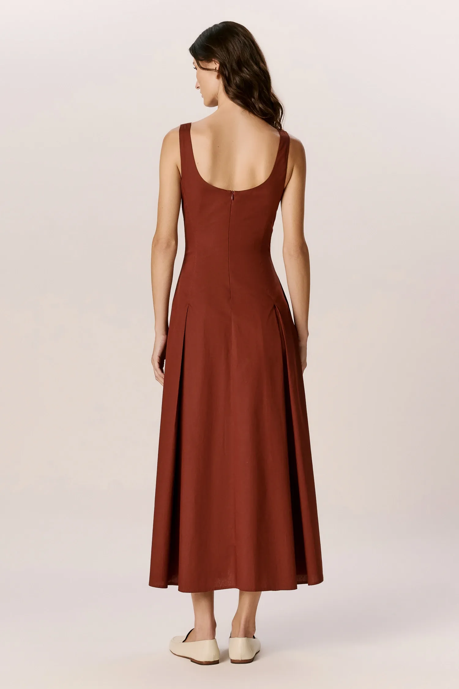 007620_VESTIDO_DECOTE_U_PREGAS_CHOCOLATE_ANDREAMARQUES--4-