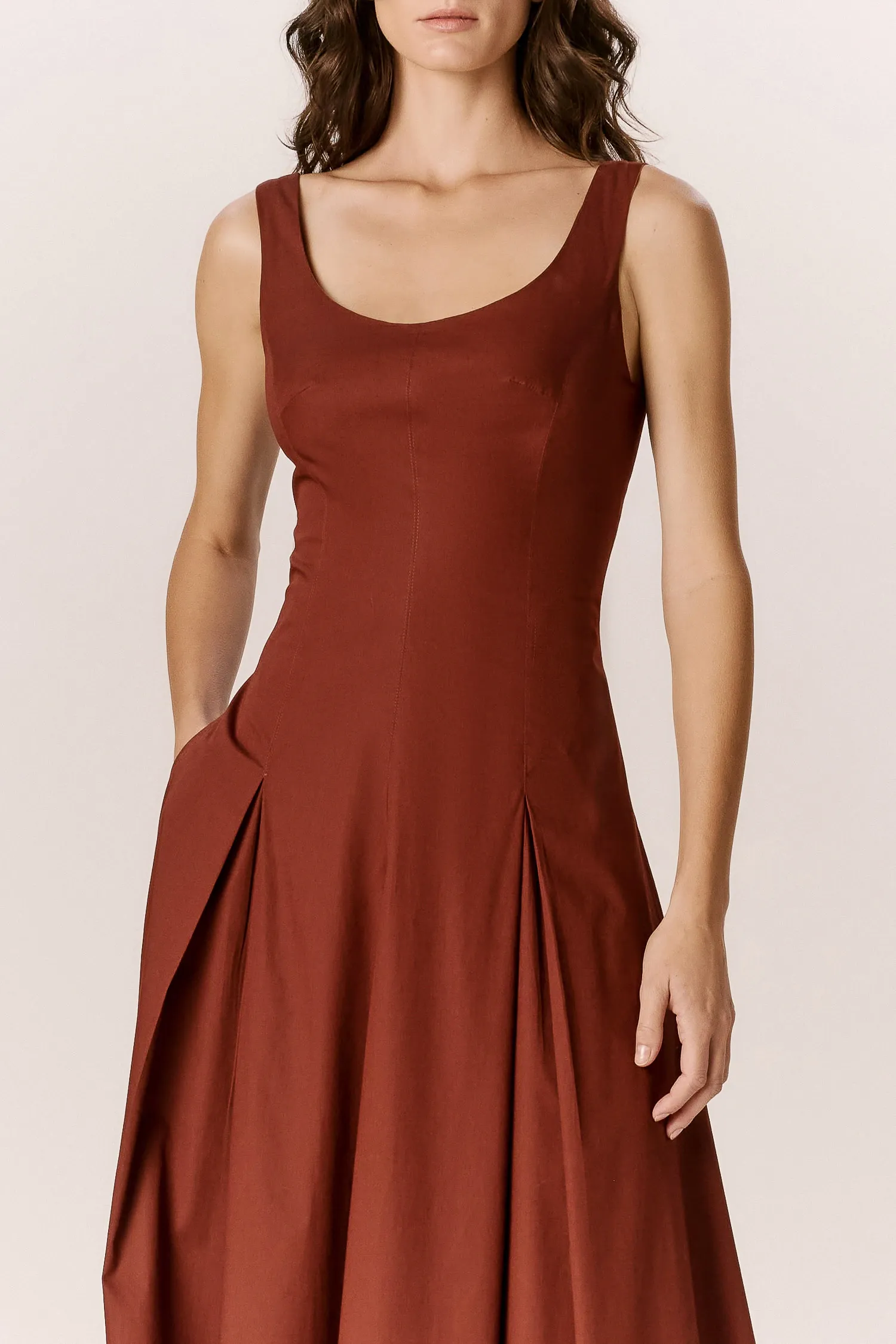 007620_VESTIDO_DECOTE_U_PREGAS_CHOCOLATE_ANDREAMARQUES--5-