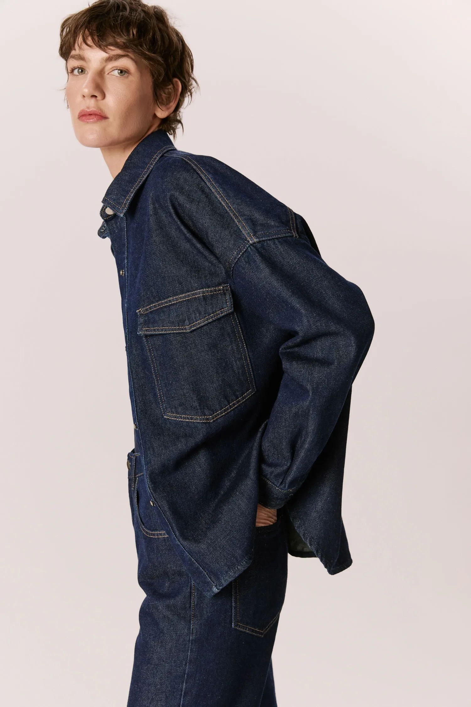 007628_CAMISA_JEANS_BOX_BOLSO_DESLOCADO_INDIGO_ANDREAMARQUES--4-