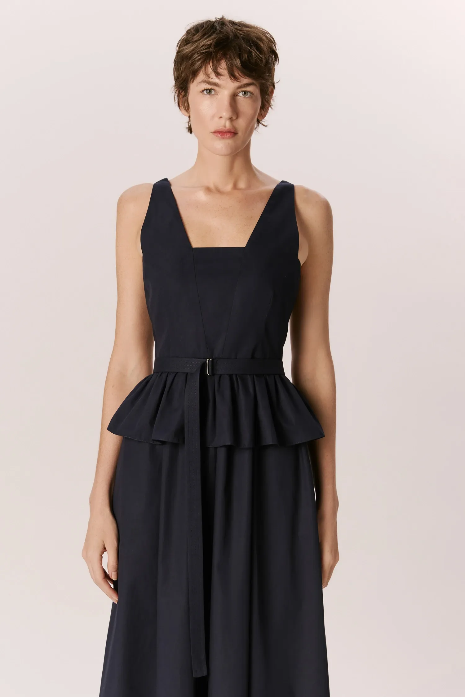 007632_-VESTIDO-DECOTE_GEOMETRICO_BASQUE-FRANZIDA_MARINHO_ANDREAMARQUES--3-