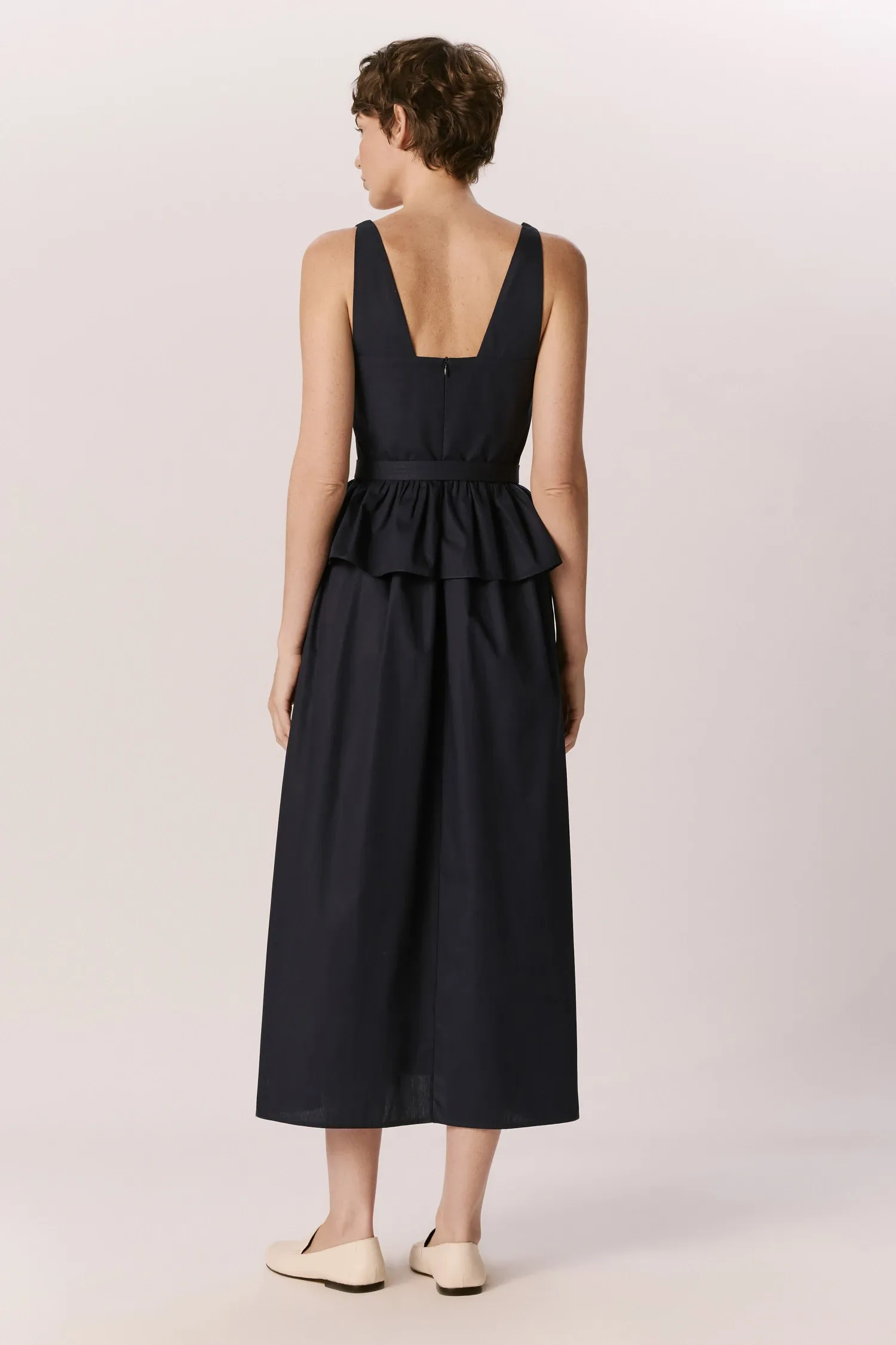 007632_-VESTIDO-DECOTE_GEOMETRICO_BASQUE-FRANZIDA_MARINHO_ANDREAMARQUES--1-