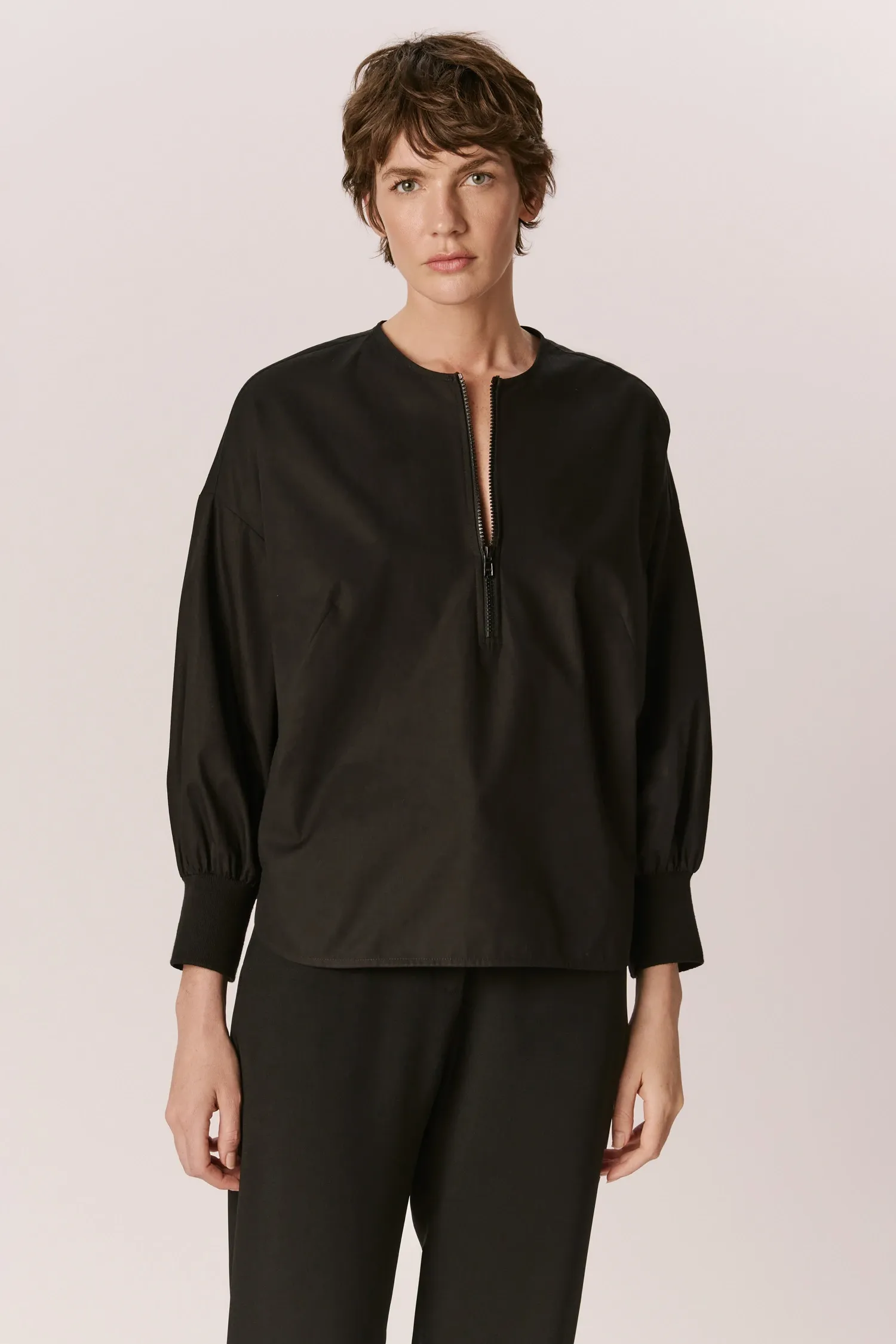 007577_BLUSA_DECOTE_ZIPER-PUNHO_TRICOT_PRETO_ANDREAMARQUEES--2-