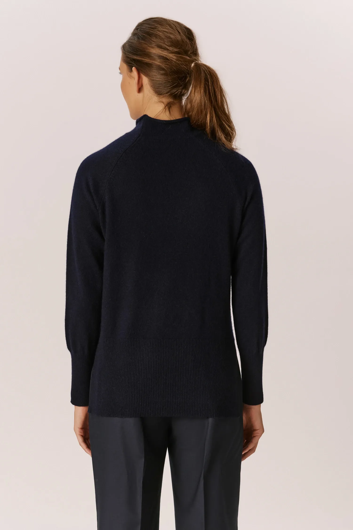 007645_SUETER-CASHMERE_GOLA-ALTA_MARINHO_ANDREAMARQUES--4-