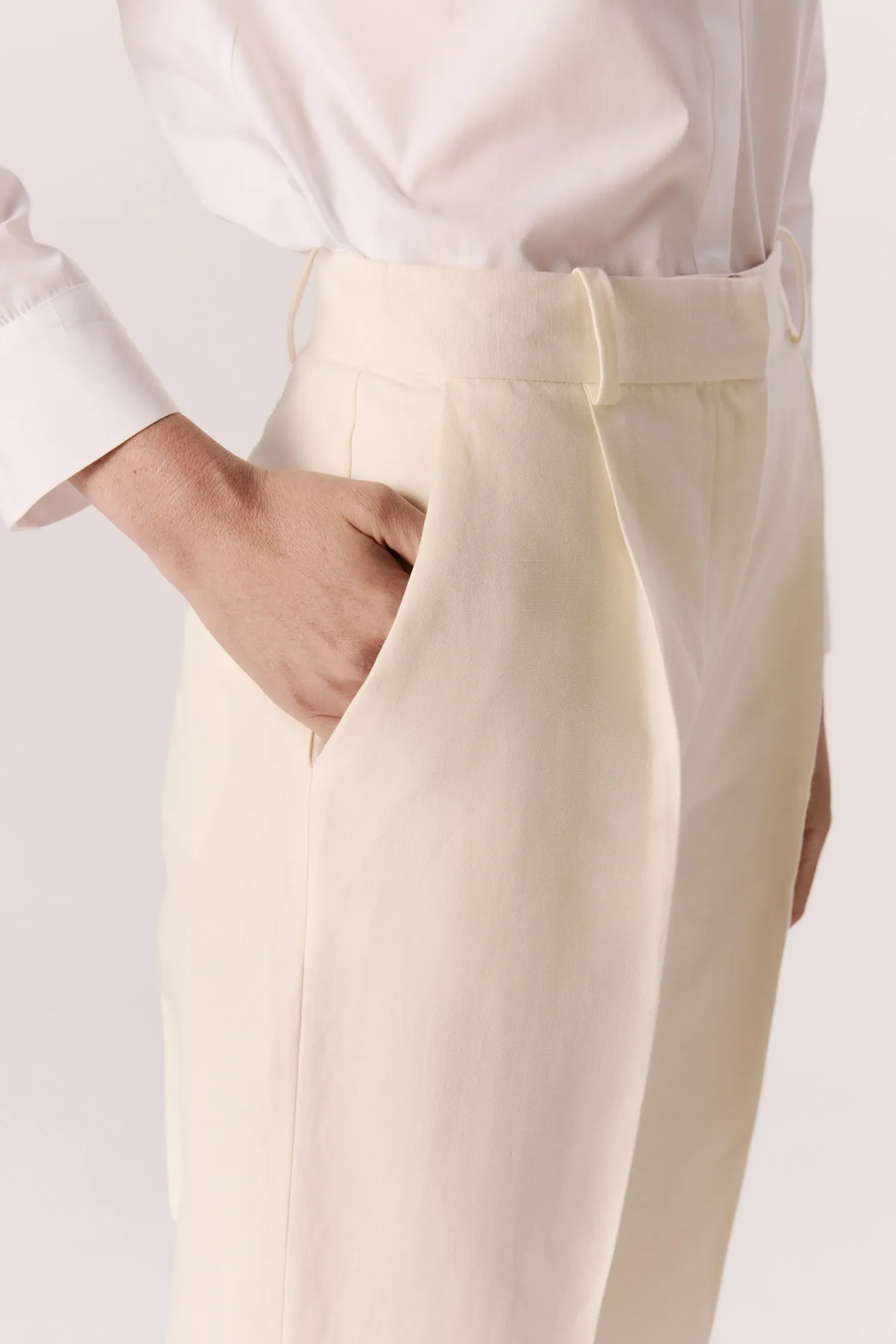 007571_CALCA_PREGA_BARRA_ITALIANA_OFFWHITE_ANDREAMARQUES--5-
