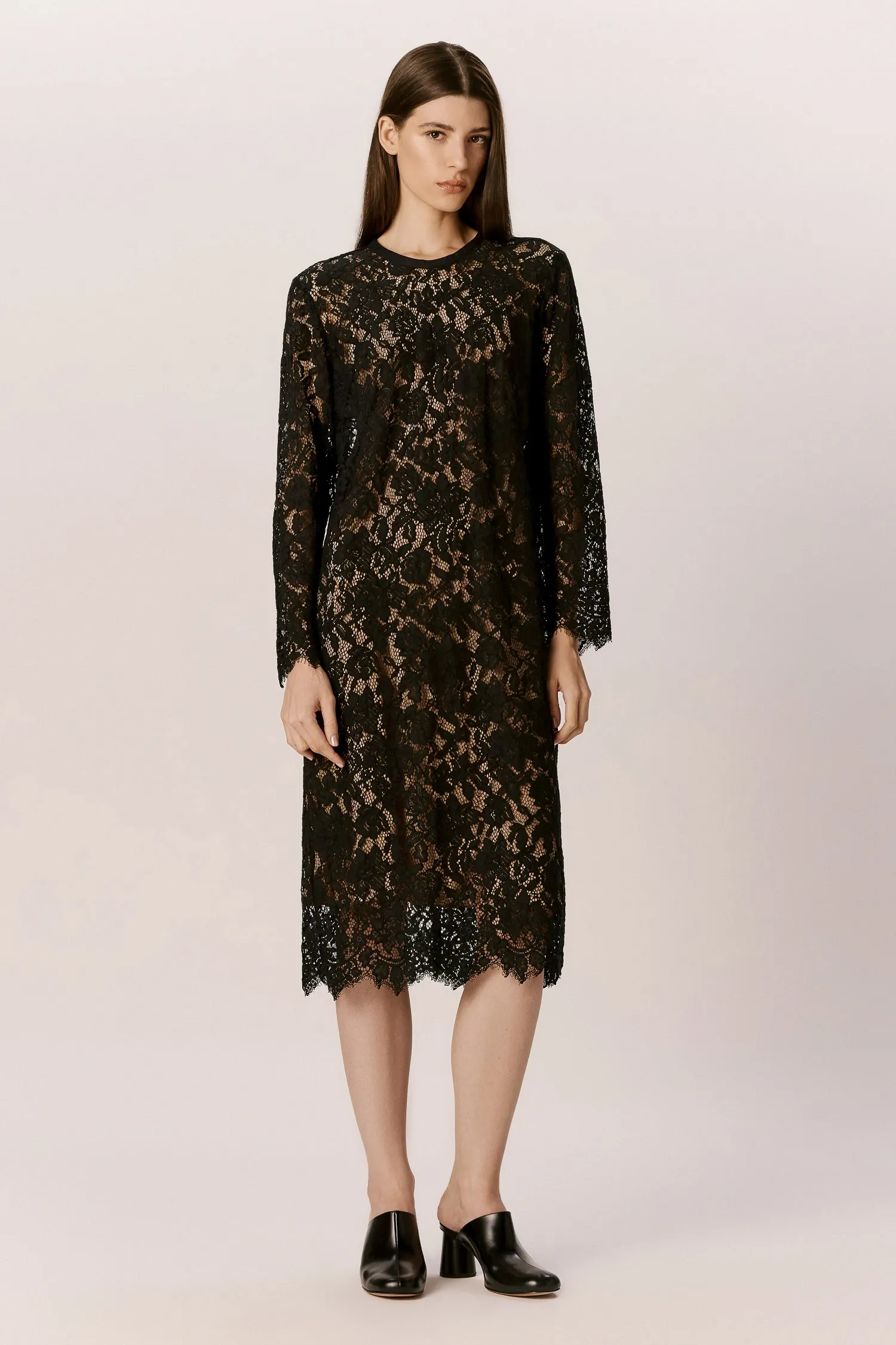 007602_-VESTIDO-RENDA_MANGA_LONGA_RETO_PRETO_ANDREAMARQUES--1-