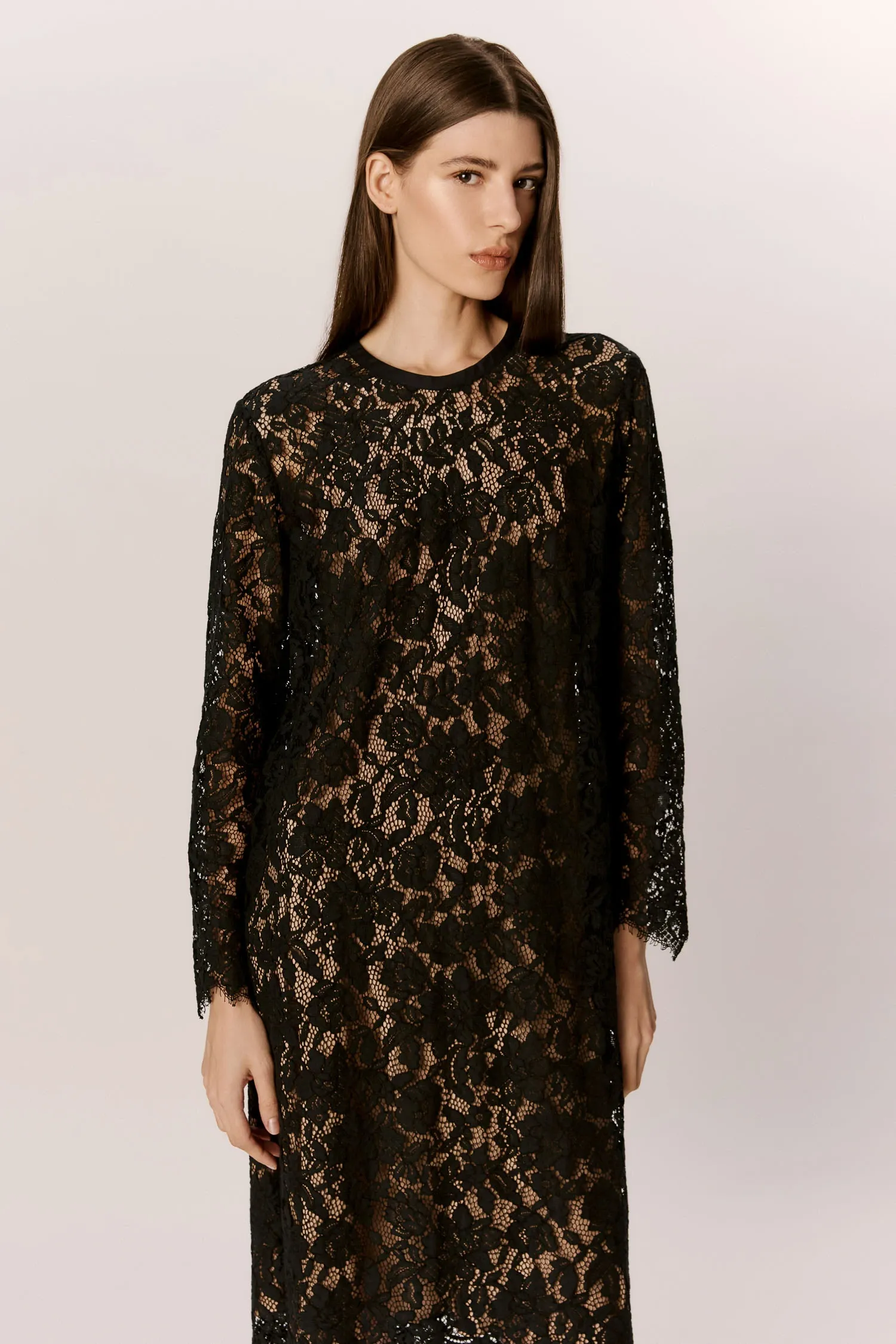 007602_-VESTIDO-RENDA_MANGA_LONGA_RETO_PRETO_ANDREAMARQUES--2-