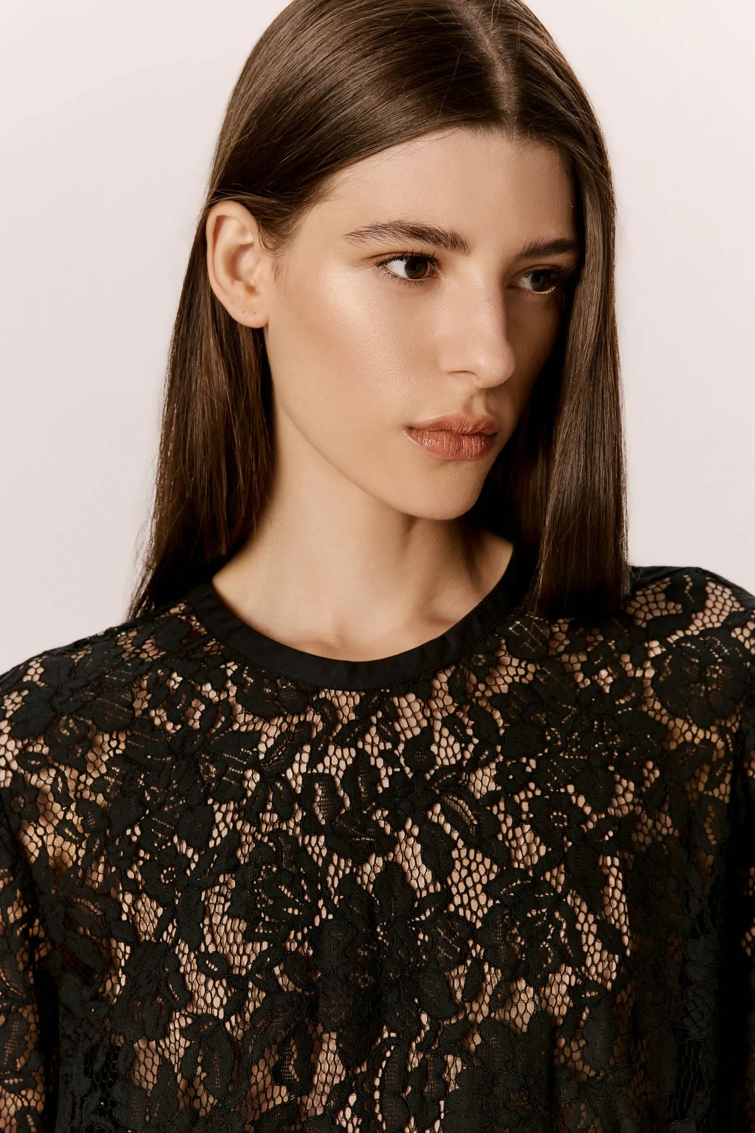 007602_-VESTIDO-RENDA_MANGA_LONGA_RETO_PRETO_ANDREAMARQUES--3-