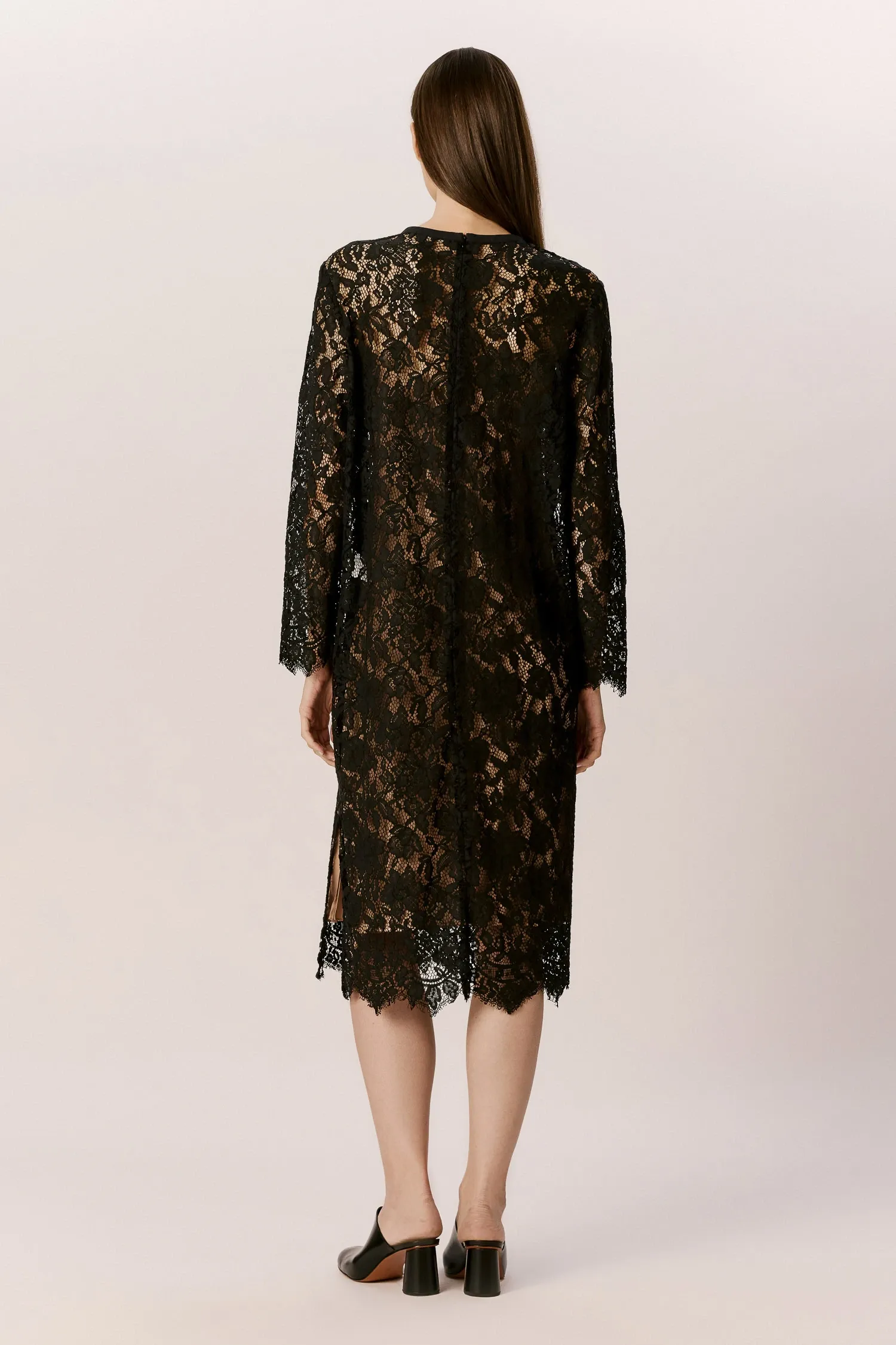 007602_-VESTIDO-RENDA_MANGA_LONGA_RETO_PRETO_ANDREAMARQUES--4-