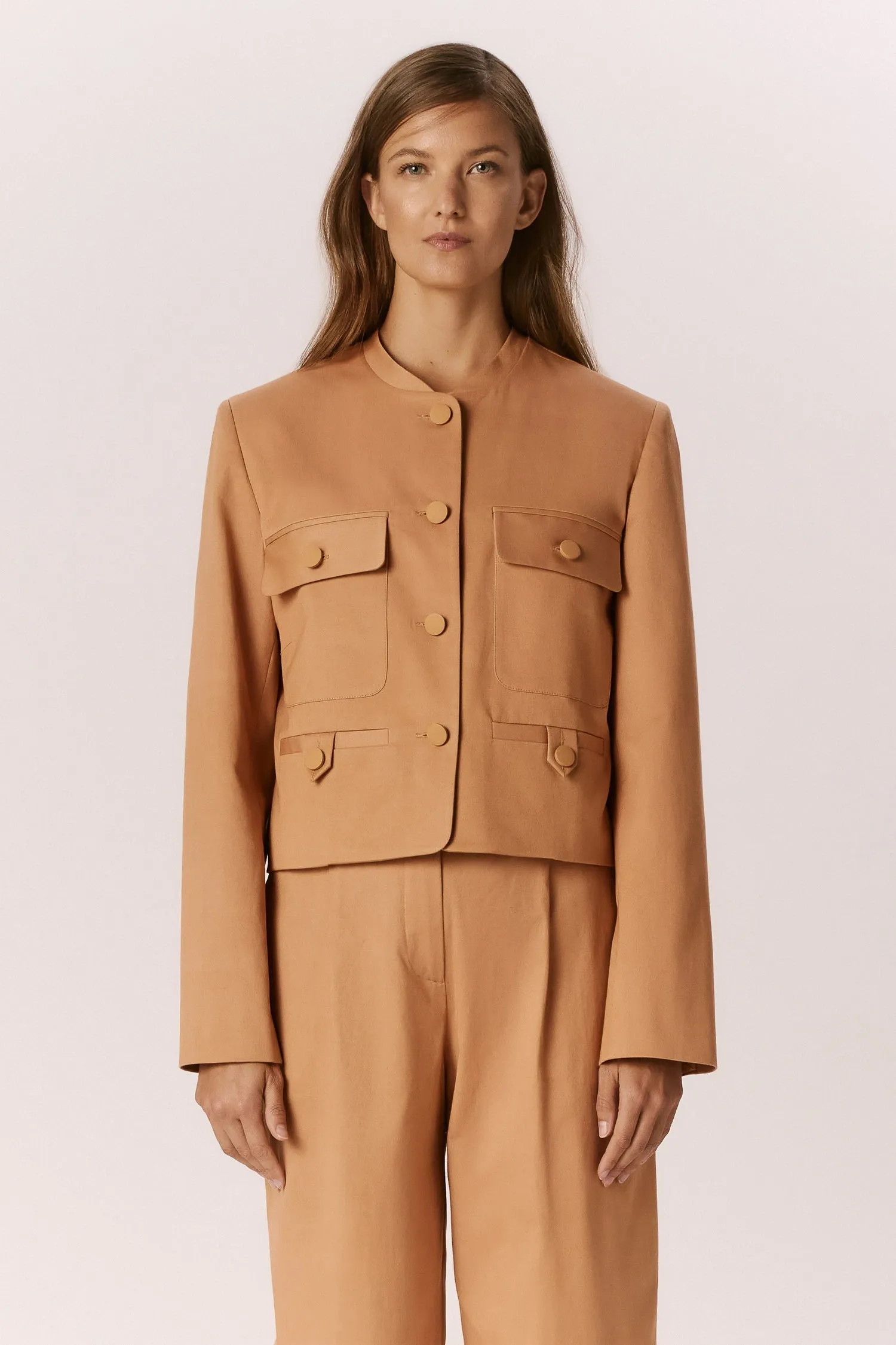 007488_JAQUETA-BOX_CURTA_BOLSOS_TAN_ANDREAMARQUES--3-