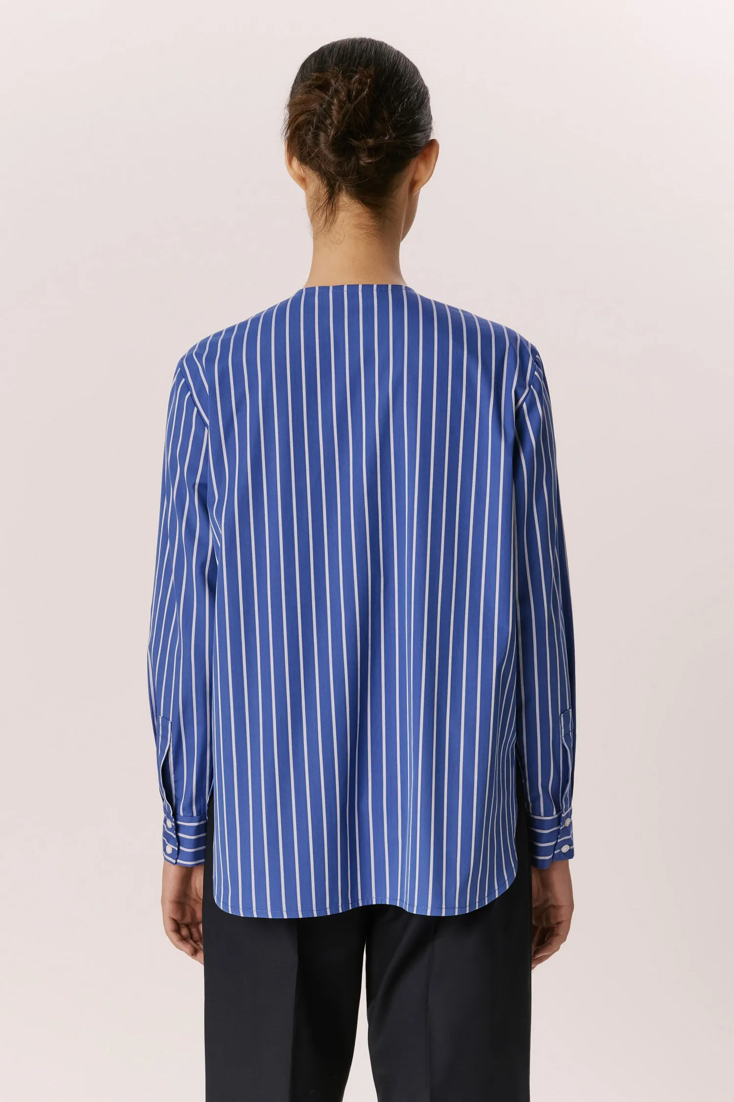 007495_CAMISA_ABOTOAMENTO_LATERAL_LENCO_LISTRA_AZUL_ANDREAMARQUES--5-